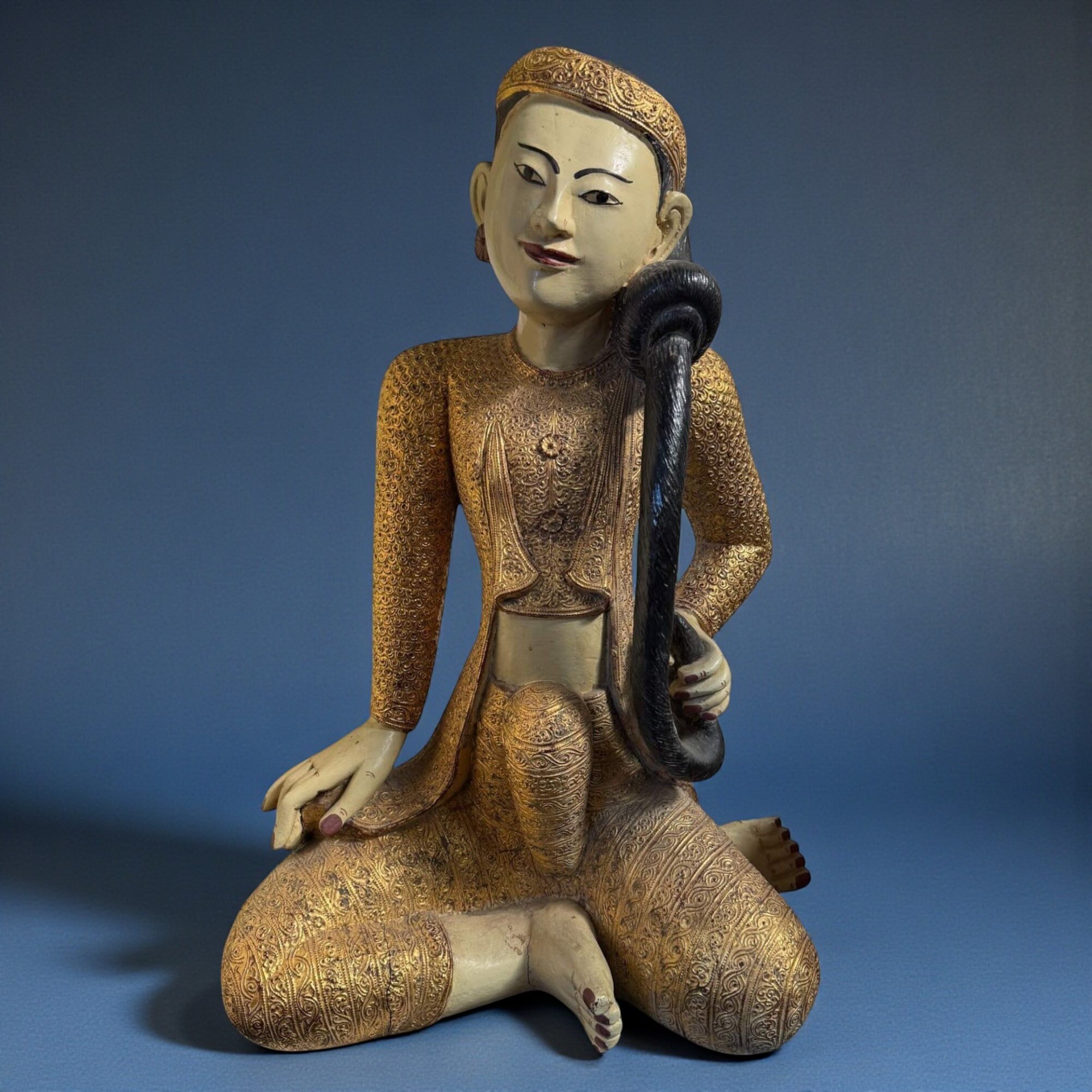 Erdgöttin Thorani Teak Holz Skulptur aus Burma - 78 cm