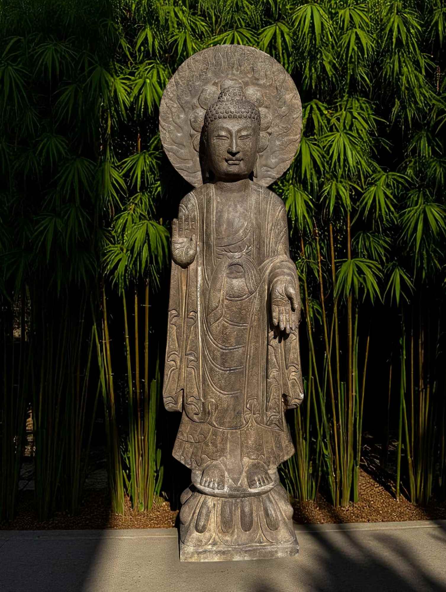 Garten Buddha Statue Naturstein Skulptur mit Aureole