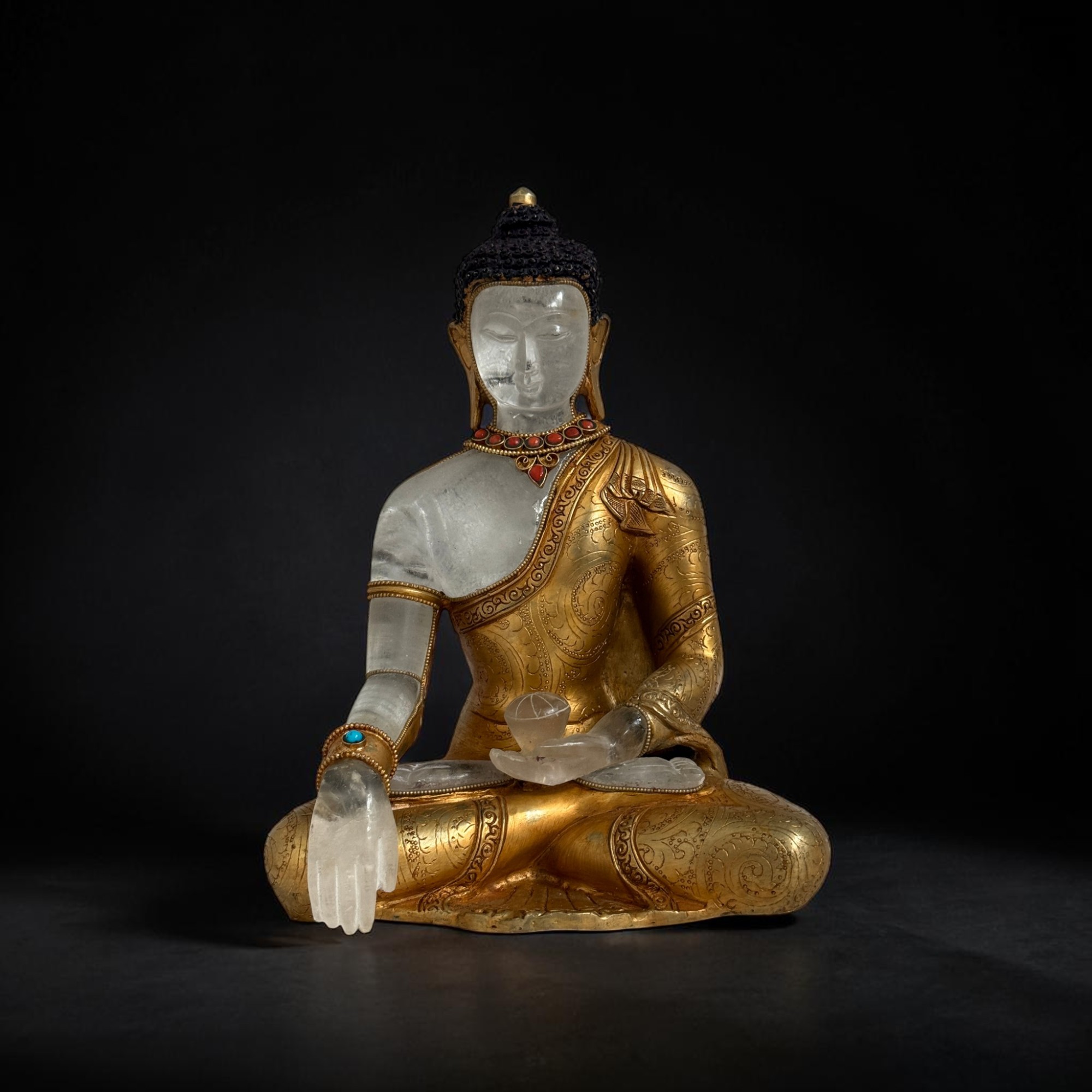 Bronze Buddha Figur feuervergoldet mit Bergkristall aus Nepal