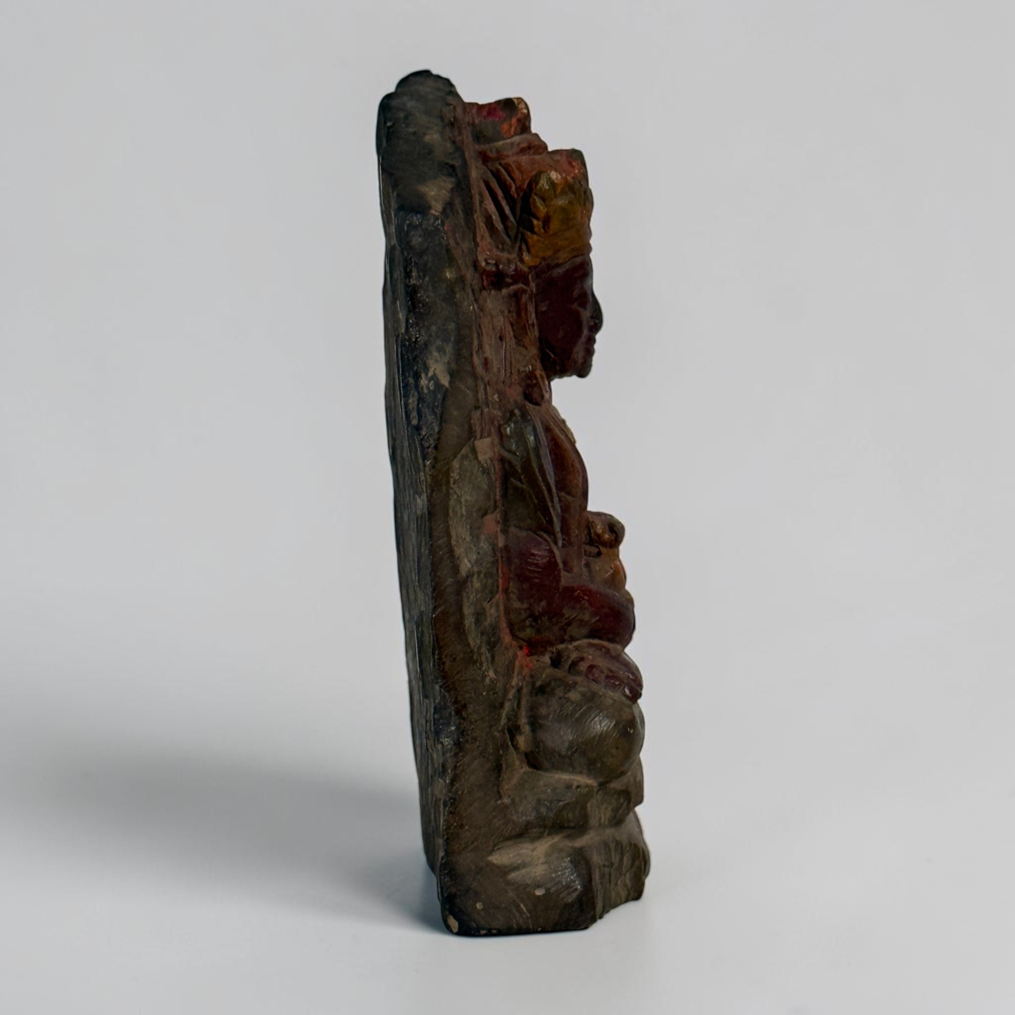 Alte Amitayus Buddha Figur aus Blackstone mit Lebensvase Nepal 14,5 cm