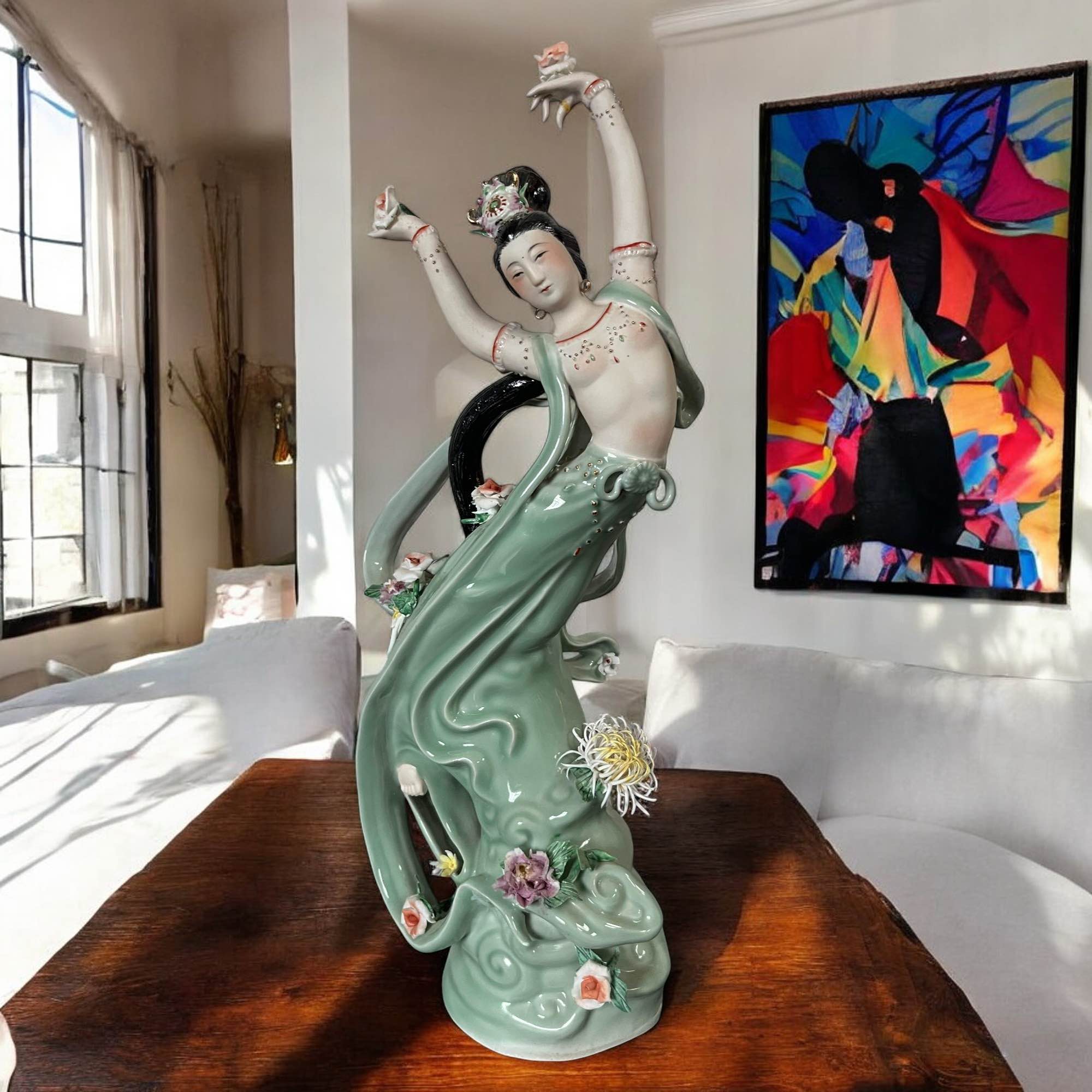 Buddha Figur Kwan-Yin aus Porzellan 47 cm groß