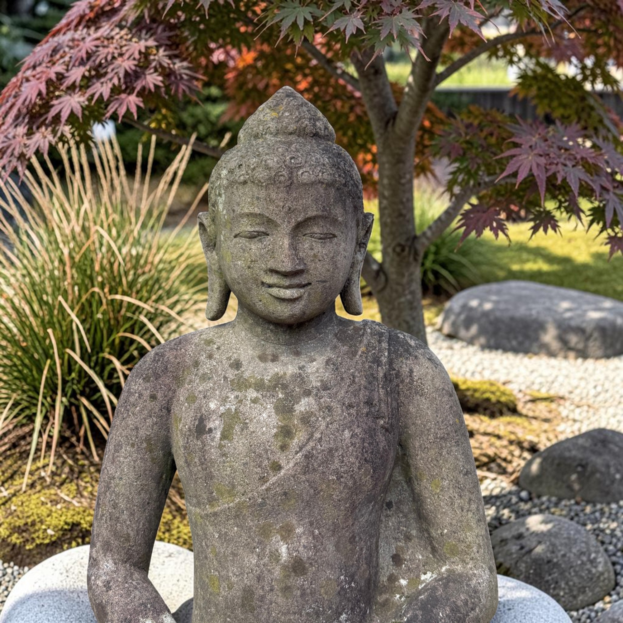 Flussstein Buddha Statue Java Borobudur Stil – Handgeschlagene Steinfigur 81 cm