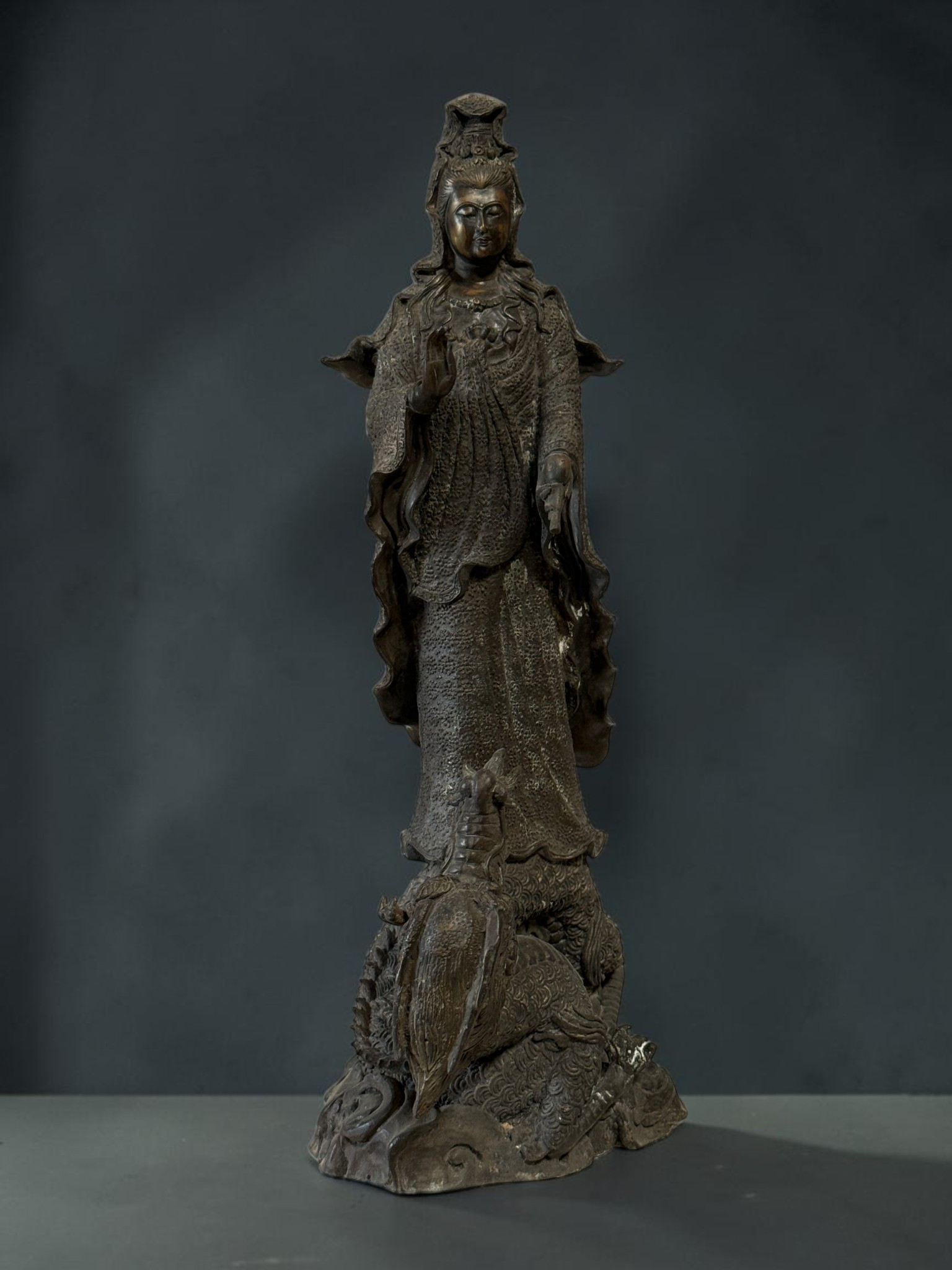 Buddha Figur Bronze Guanyin auf Drache 49cm groß