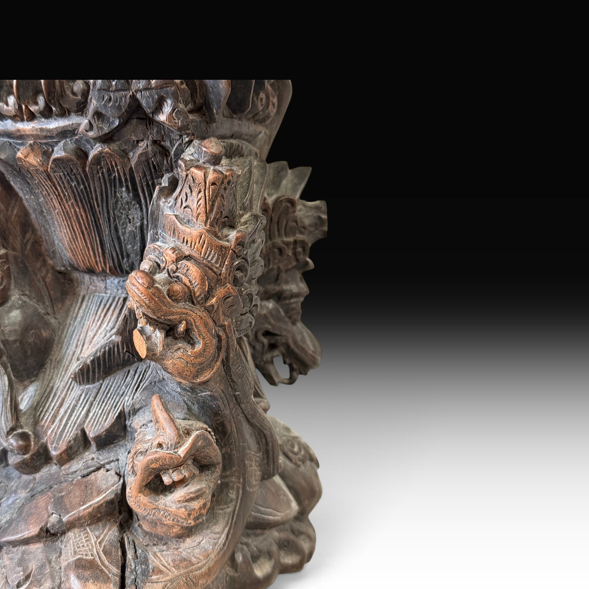 Vishnu auf Garuda Holzskulptur – alte handgeschnitzte Holzfigur, 42,5 cm