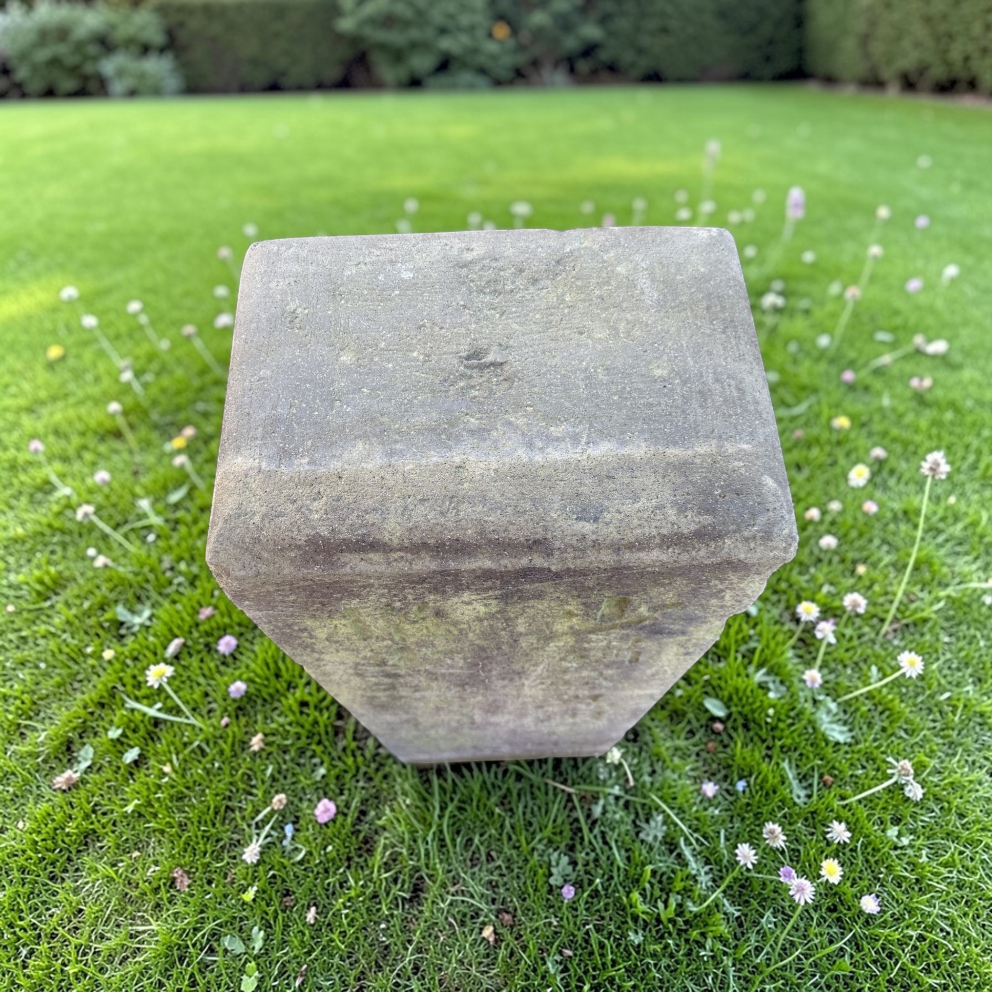 Japanische Steinlaterne mit Inschrift - datiert auf 1902