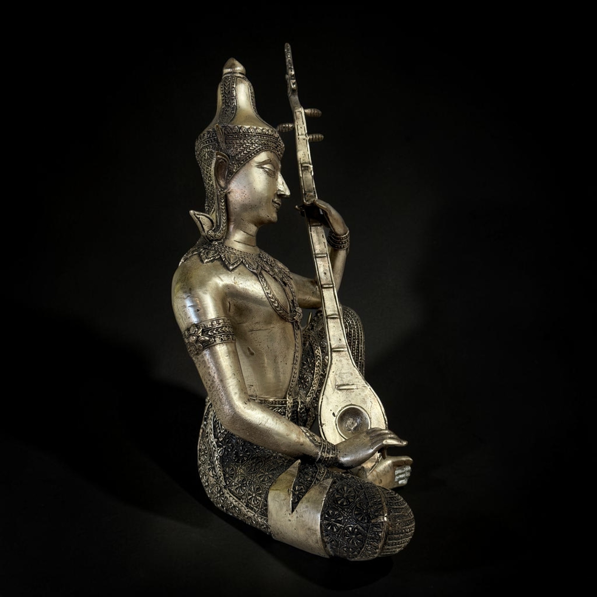 Tempelmusiker Skulptur Bronze-Eisen Thailand 41cm 6kg Phin-Laute alter Zustand