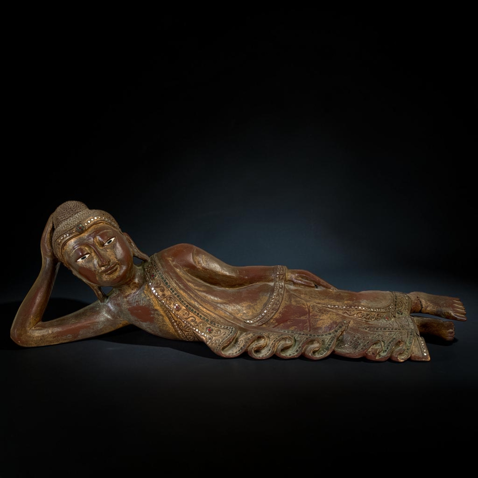 Liegender Holz Buddha aus Burma - 70cm