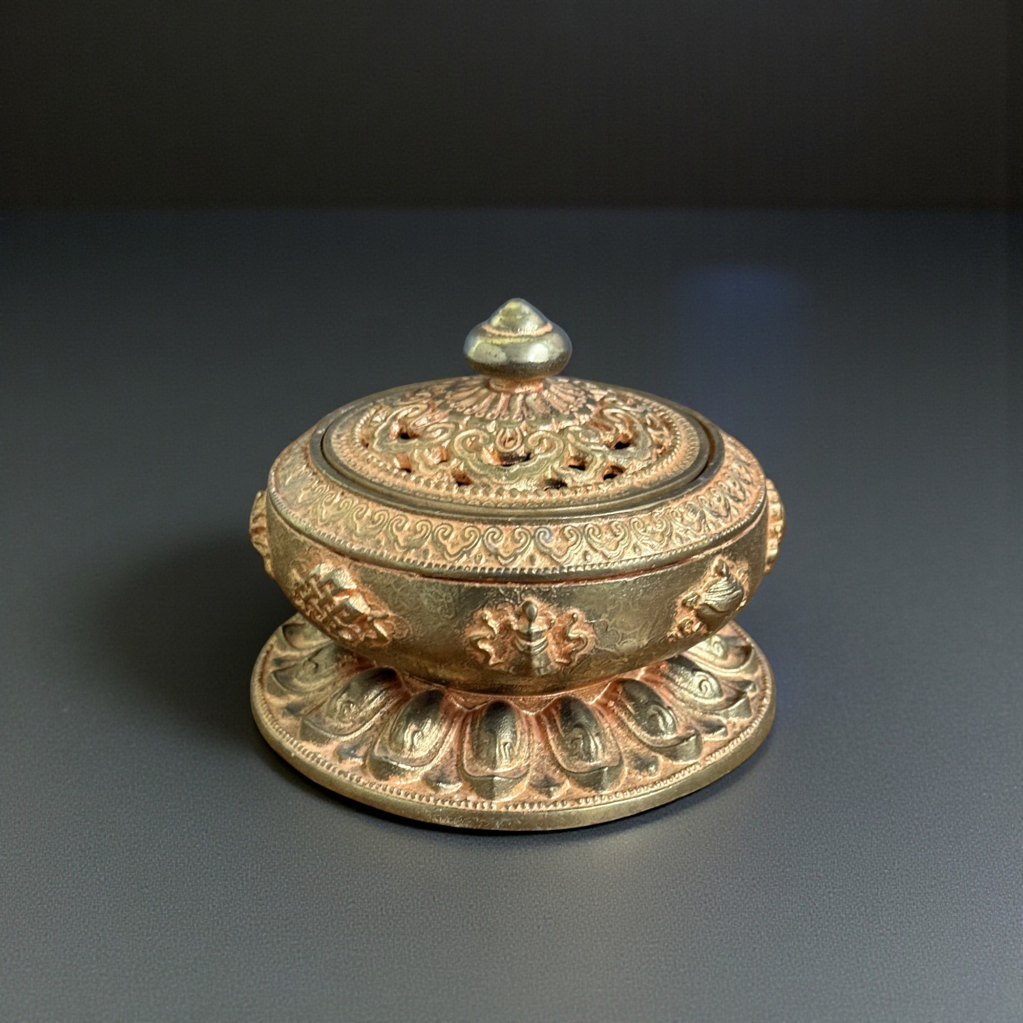 Chinesisches Räuchergefäß aus Bronze mit Glückssymbolen