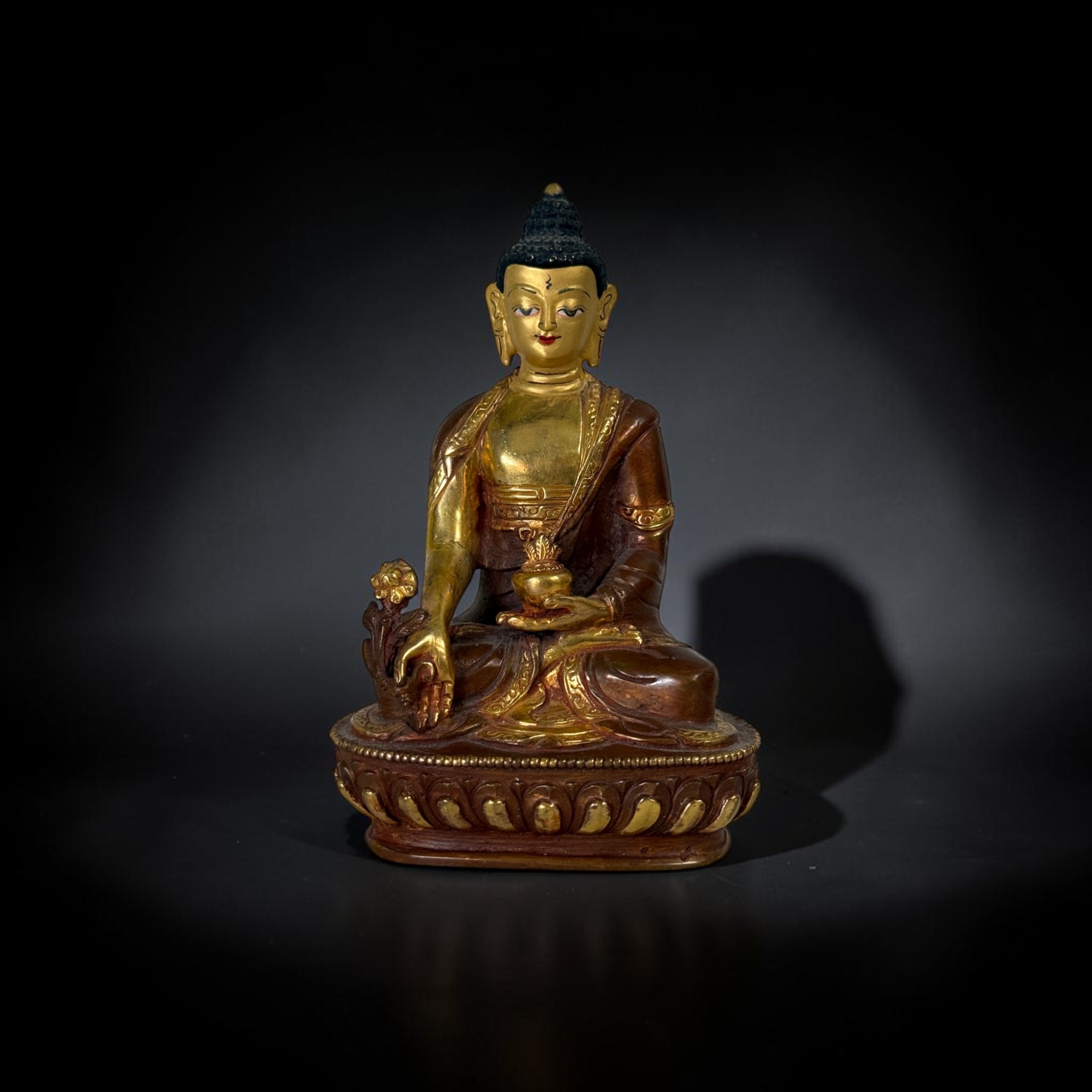 Medizinbuddha Bronze Figur teilweise vergoldet alt Nepal 14,5cm