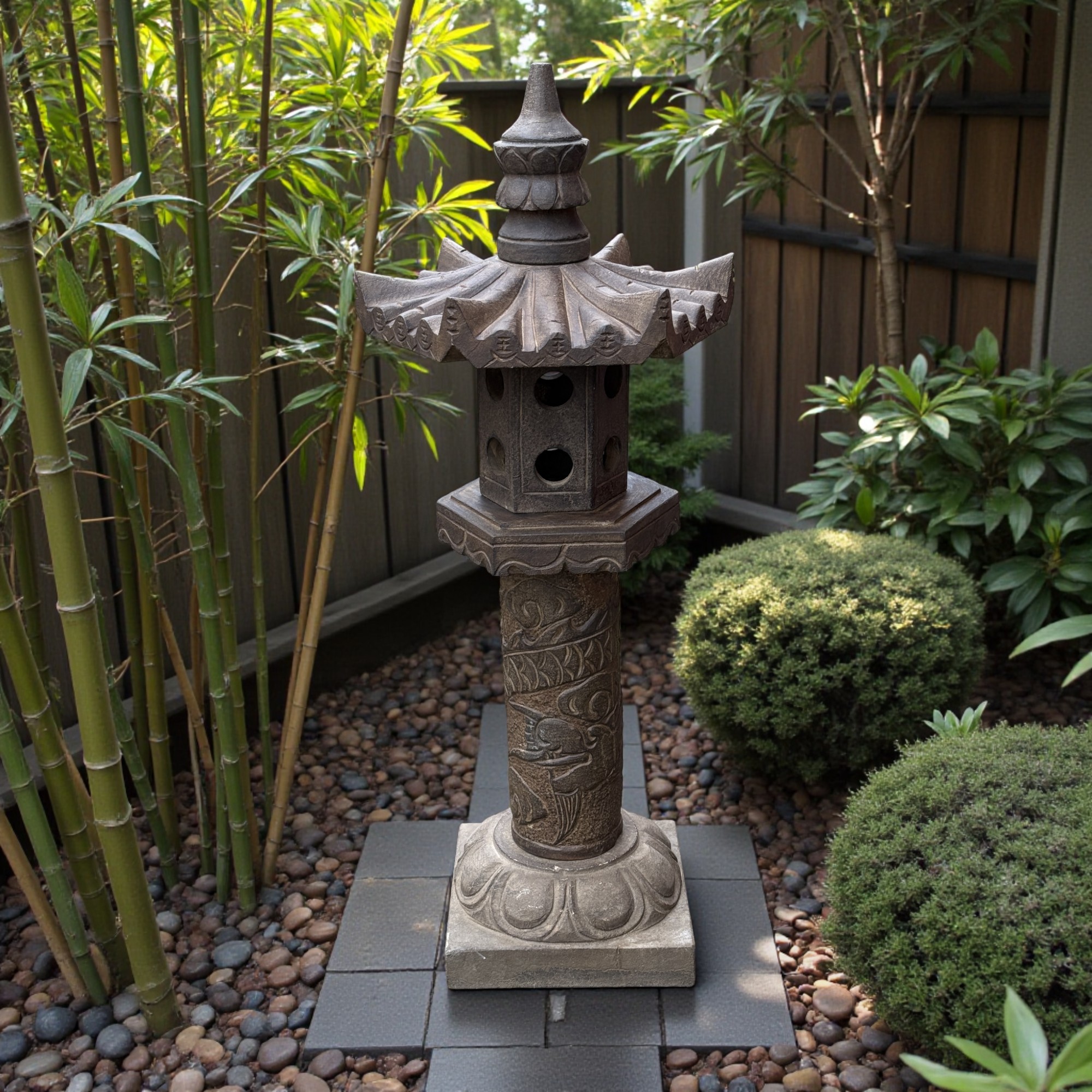 Chinesische Steinlaterne Garten Pagode aus Naturstein mit Drache