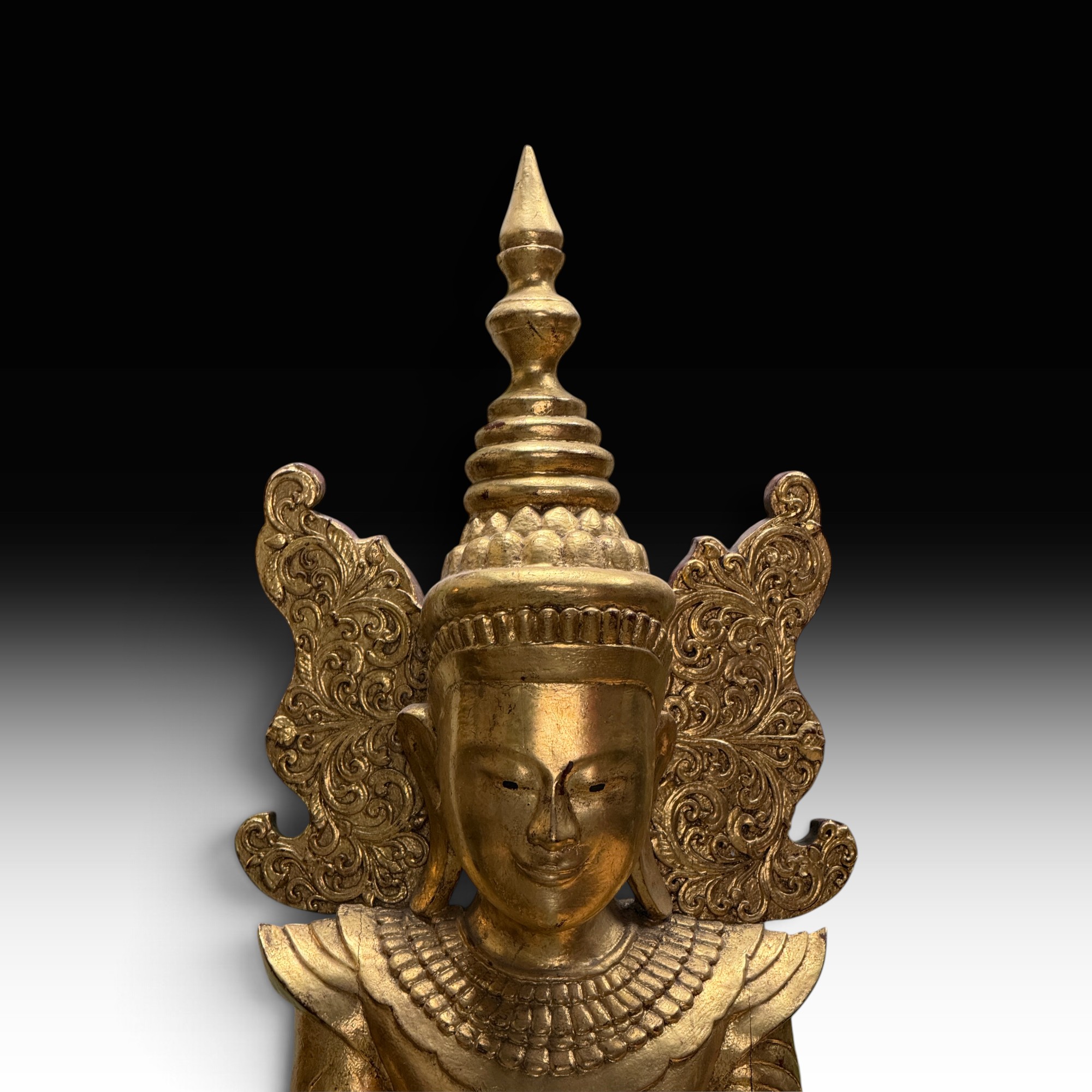Alte Buddha Statue Teakholz Burma – Königsbuddha Jambupati vergoldet, 155 cm