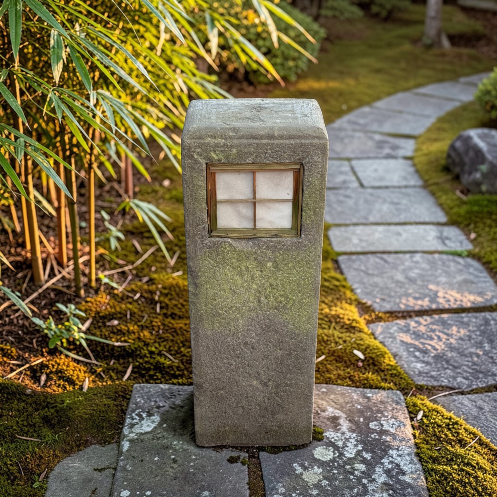 Japanische Steinlaterne mit Inschrift - datiert auf 1902