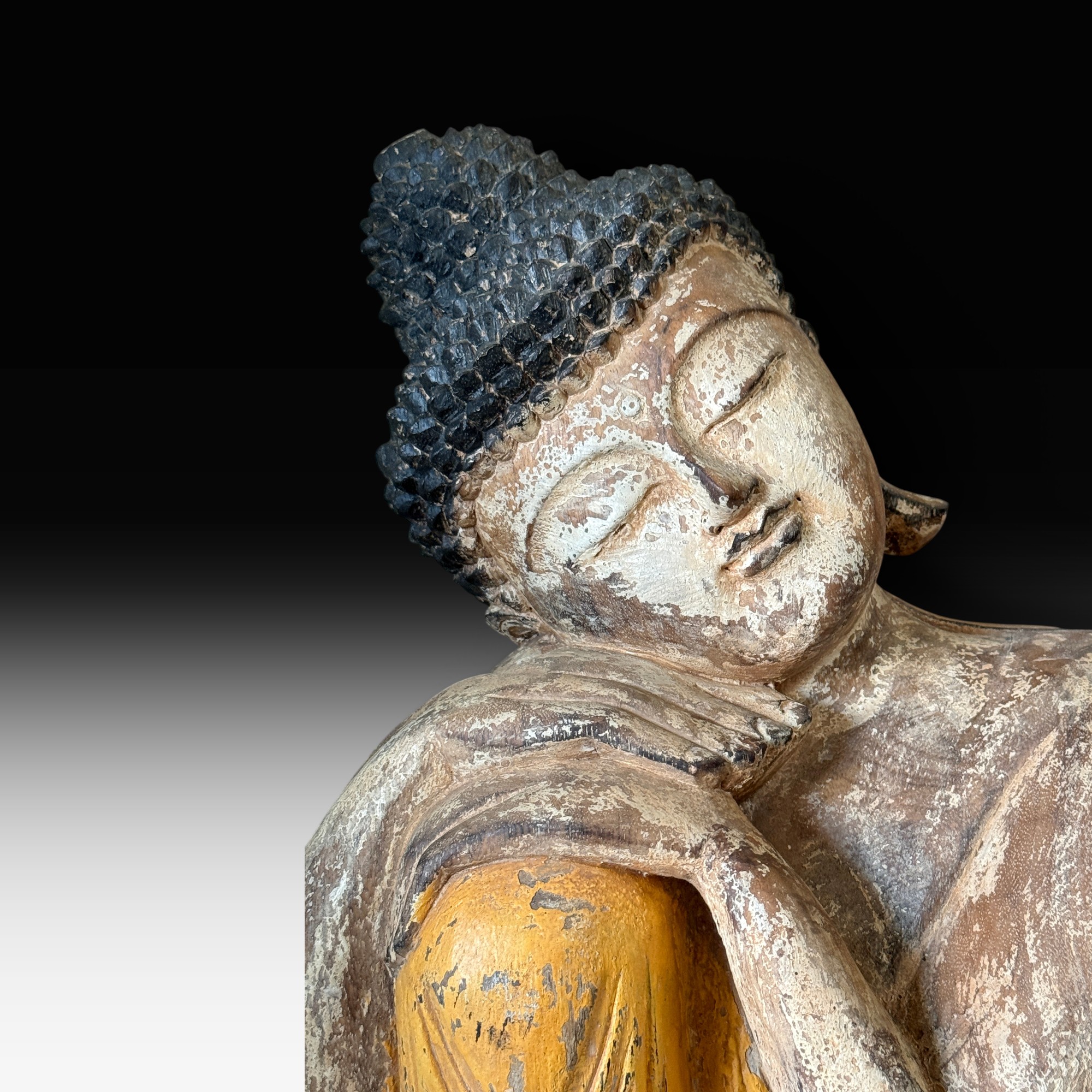 Schlafender Buddha aus Suarholz – handgeschnitzt, ruhend, Indonesien, 52 cm