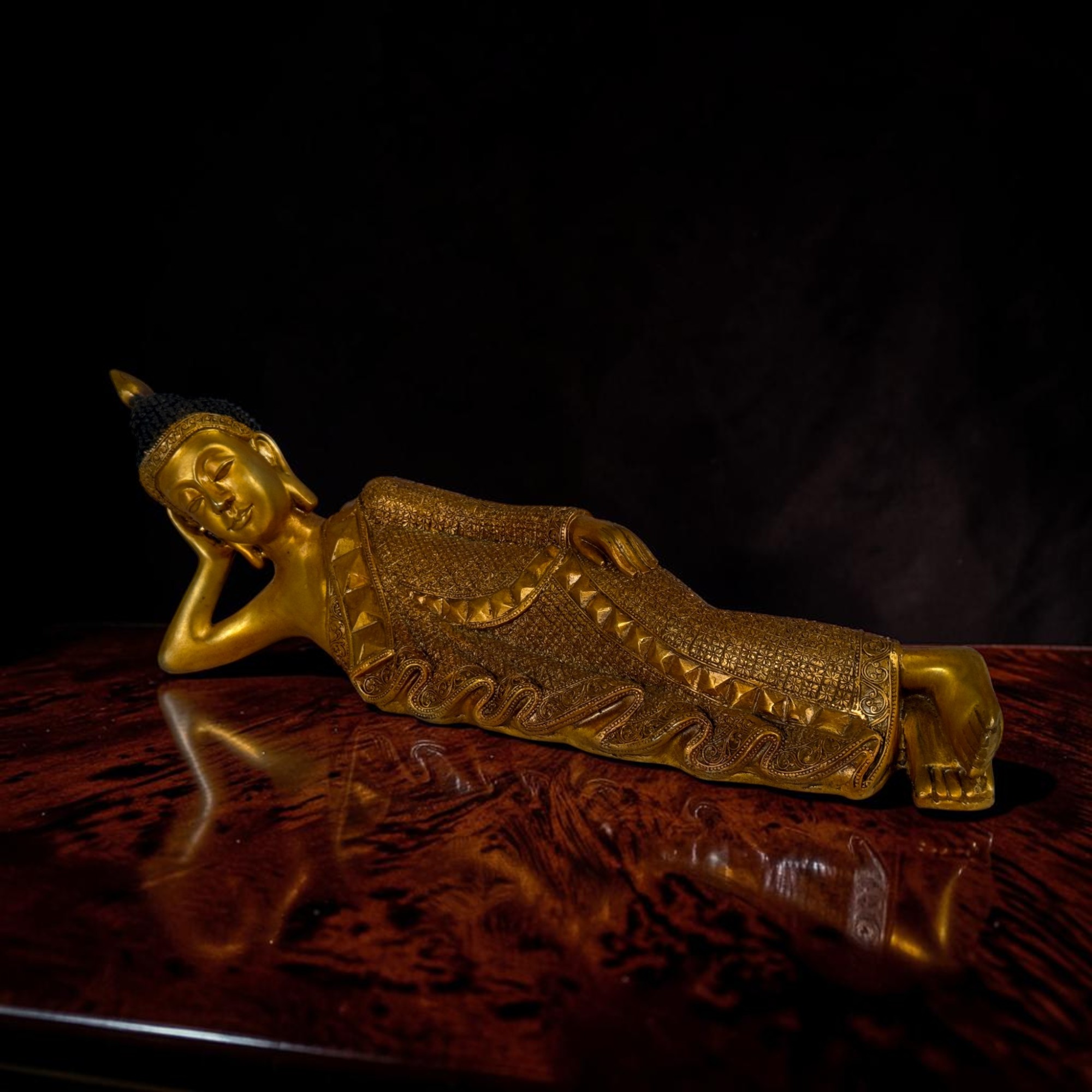 Nirvana Buddha Bronze Figur – Liegender Buddha aus Thailand, 45 cm