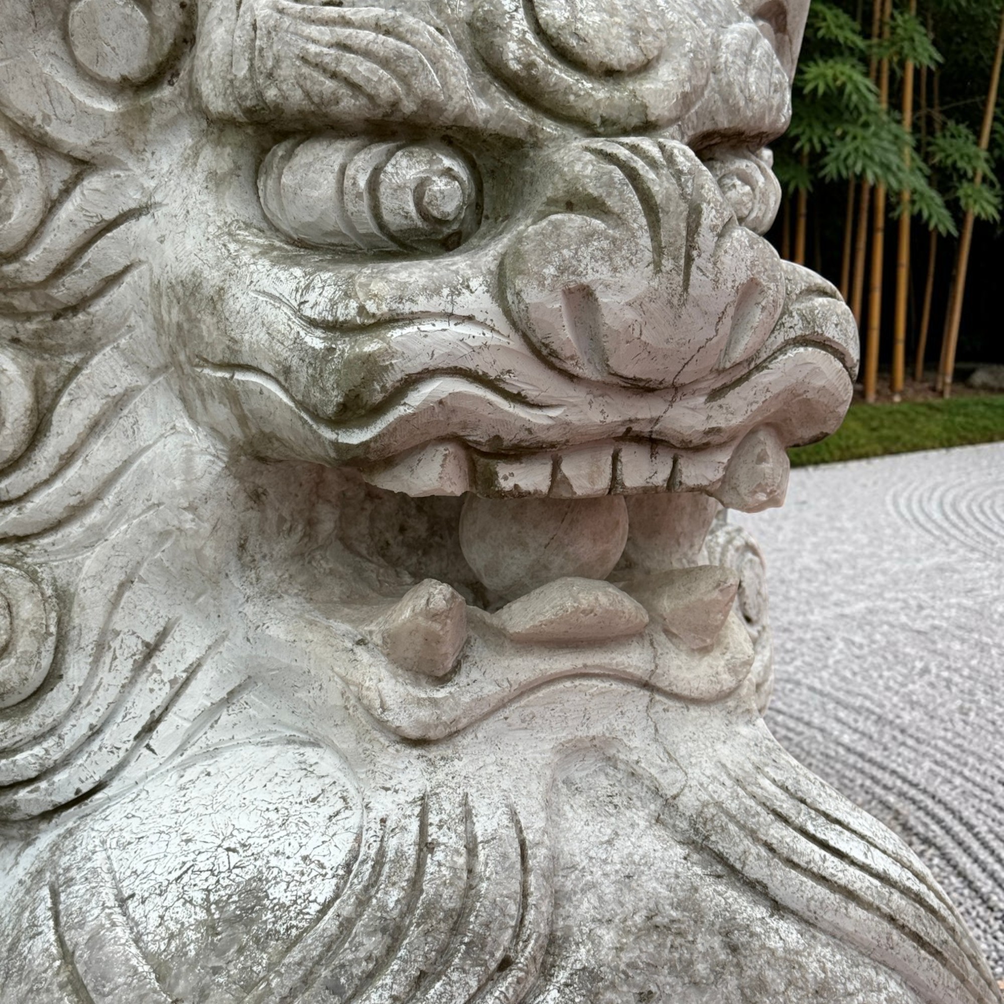 Fu-Hunde 150cm: Paar alte chinesische Wächterlöwen aus Stein für den Asia Garten