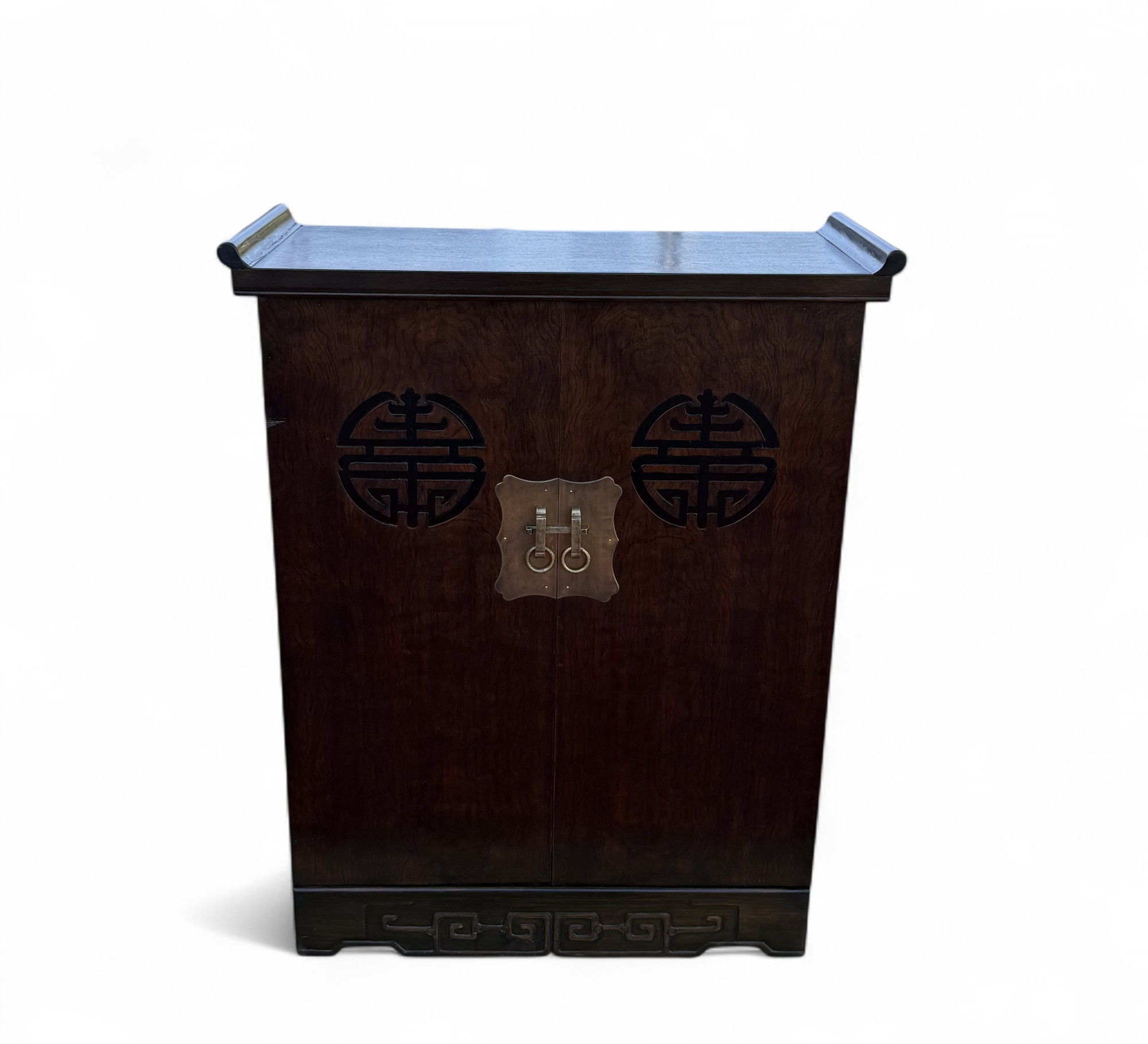 Chinesischer Schuhschrank mit Glückssymbolen – Holz, Messingbeschläge Chinesischer Schuhschrank mit Glückssymbolen – Holz, Messingbeschläge