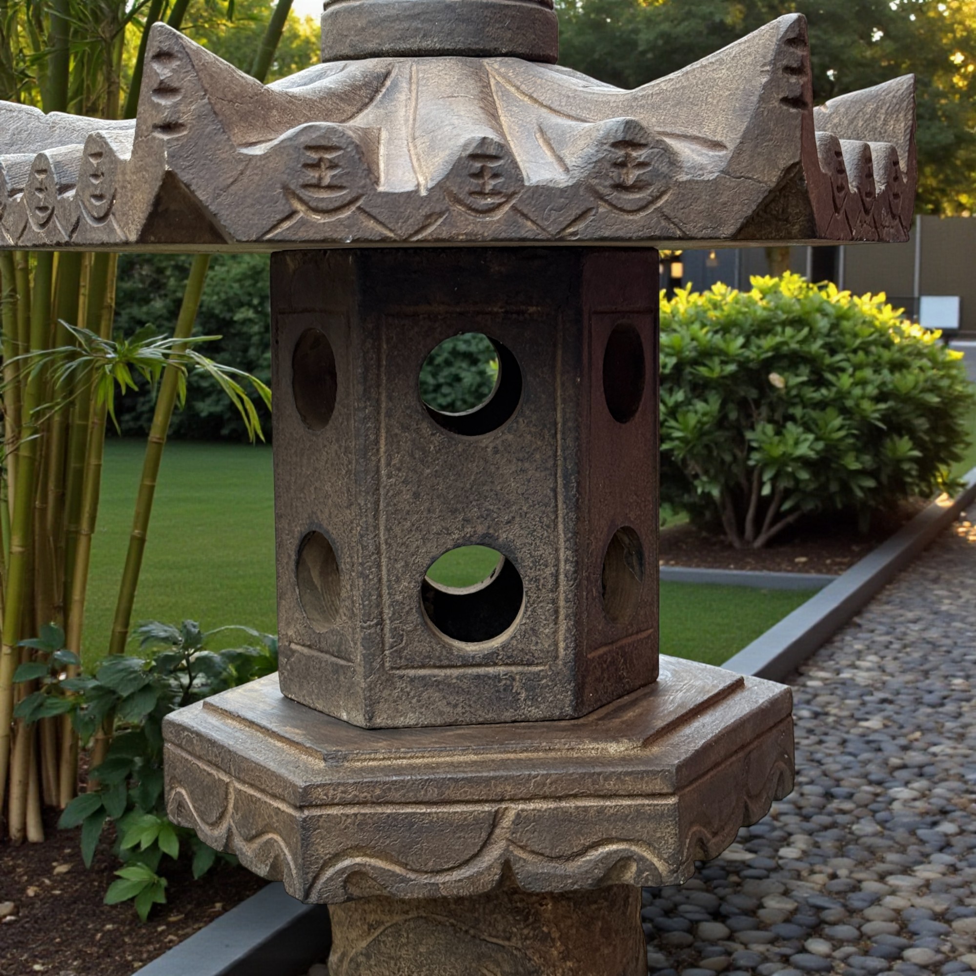 Chinesische Steinlaterne Garten Pagode aus Naturstein mit Drache