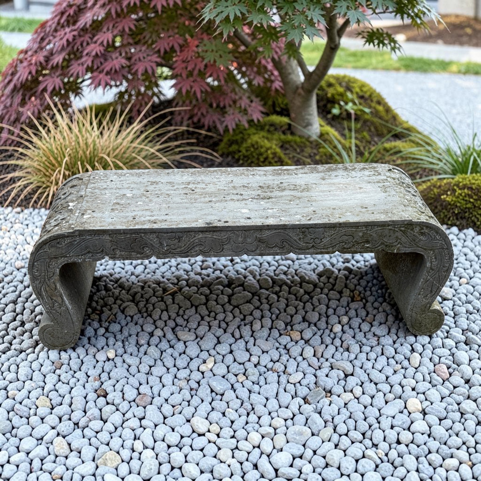 Bluestone Opiumbank mit Phönix-Relief – Alte Naturstein Gartenbank 120 cm