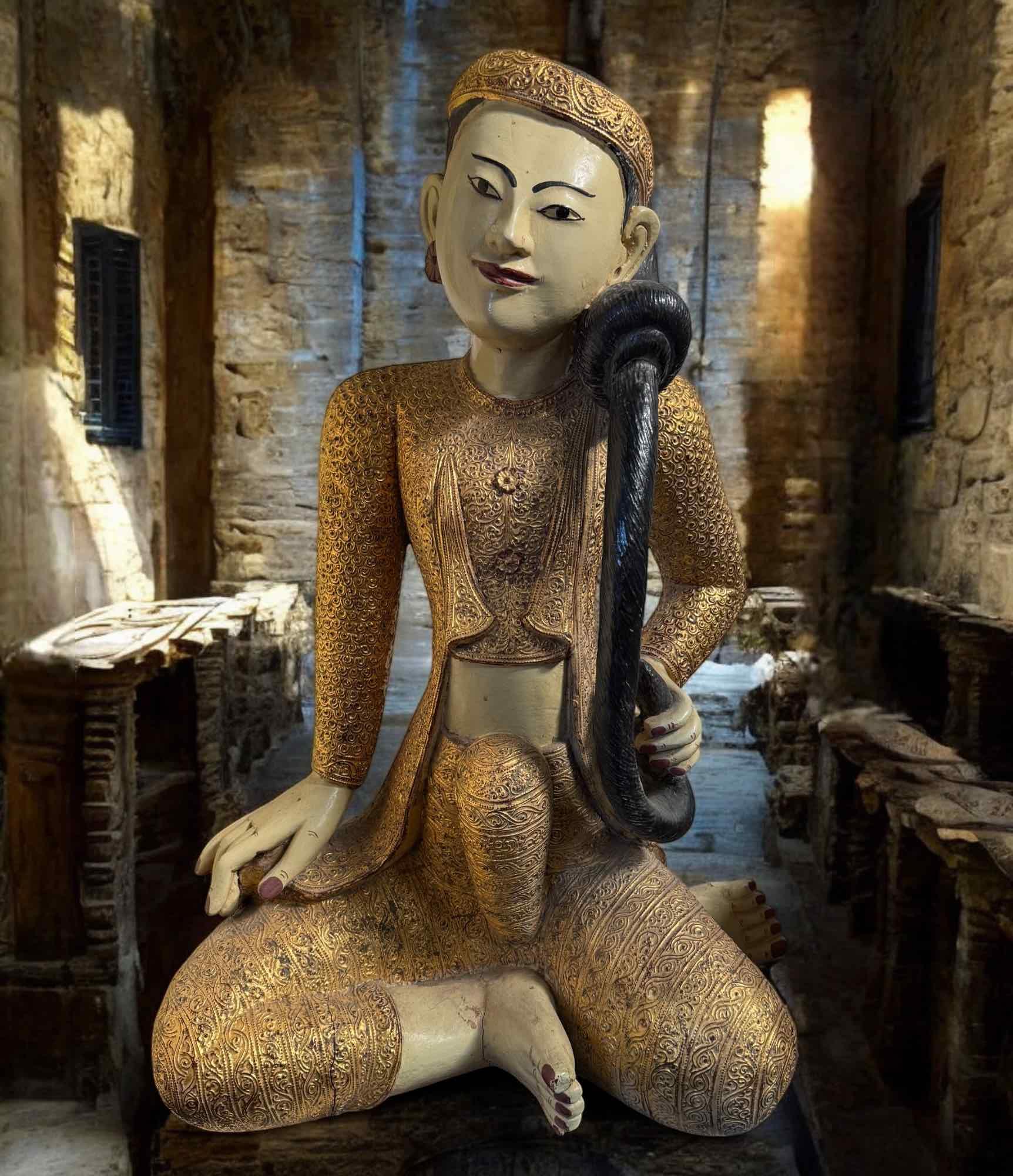 Erdgöttin Thorani Teak Holz Skulptur aus Burma - 78 cm