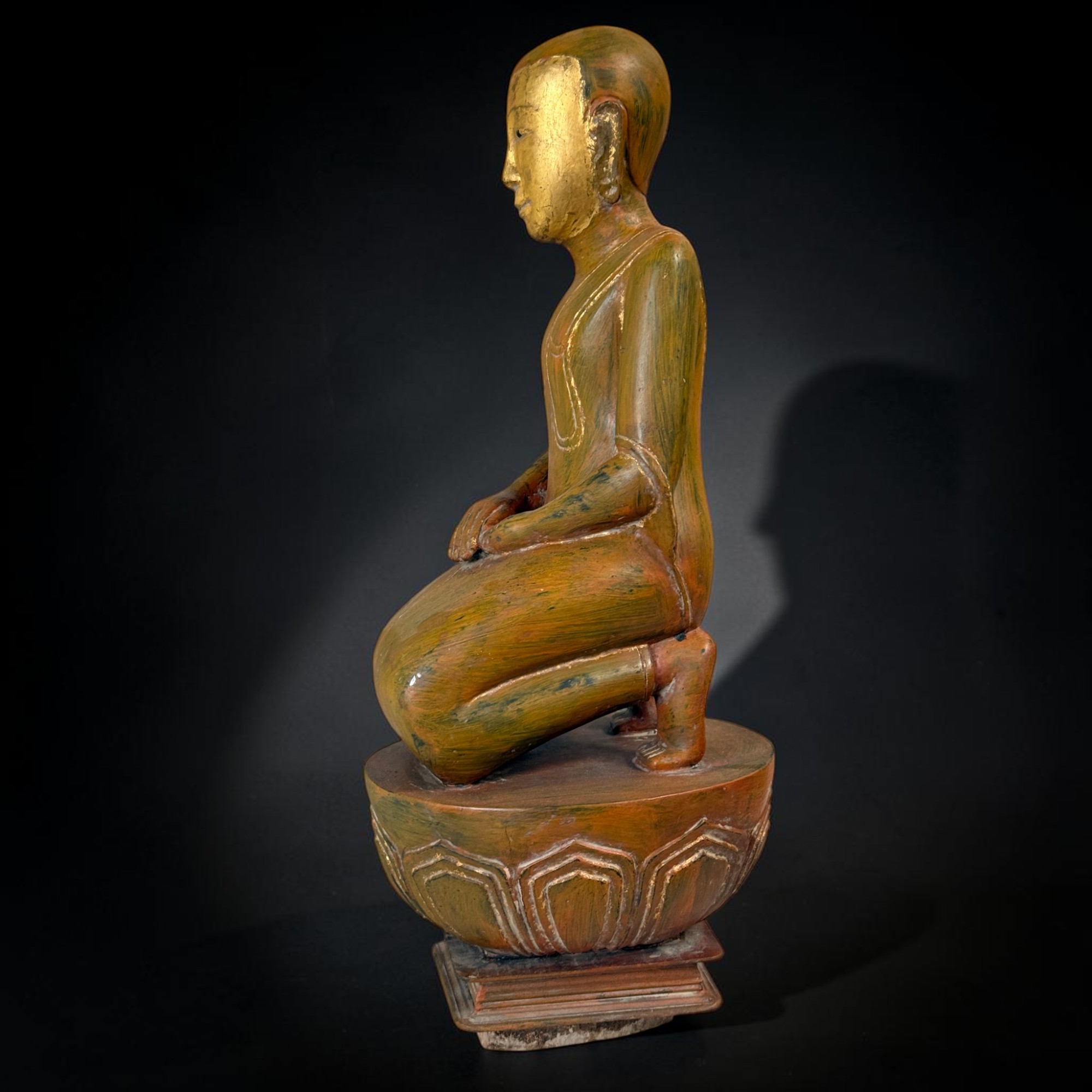 Mönch-Skulptur Sariputta Burma – Alt – Lacquerware &Restvergoldung – 72 cm groß