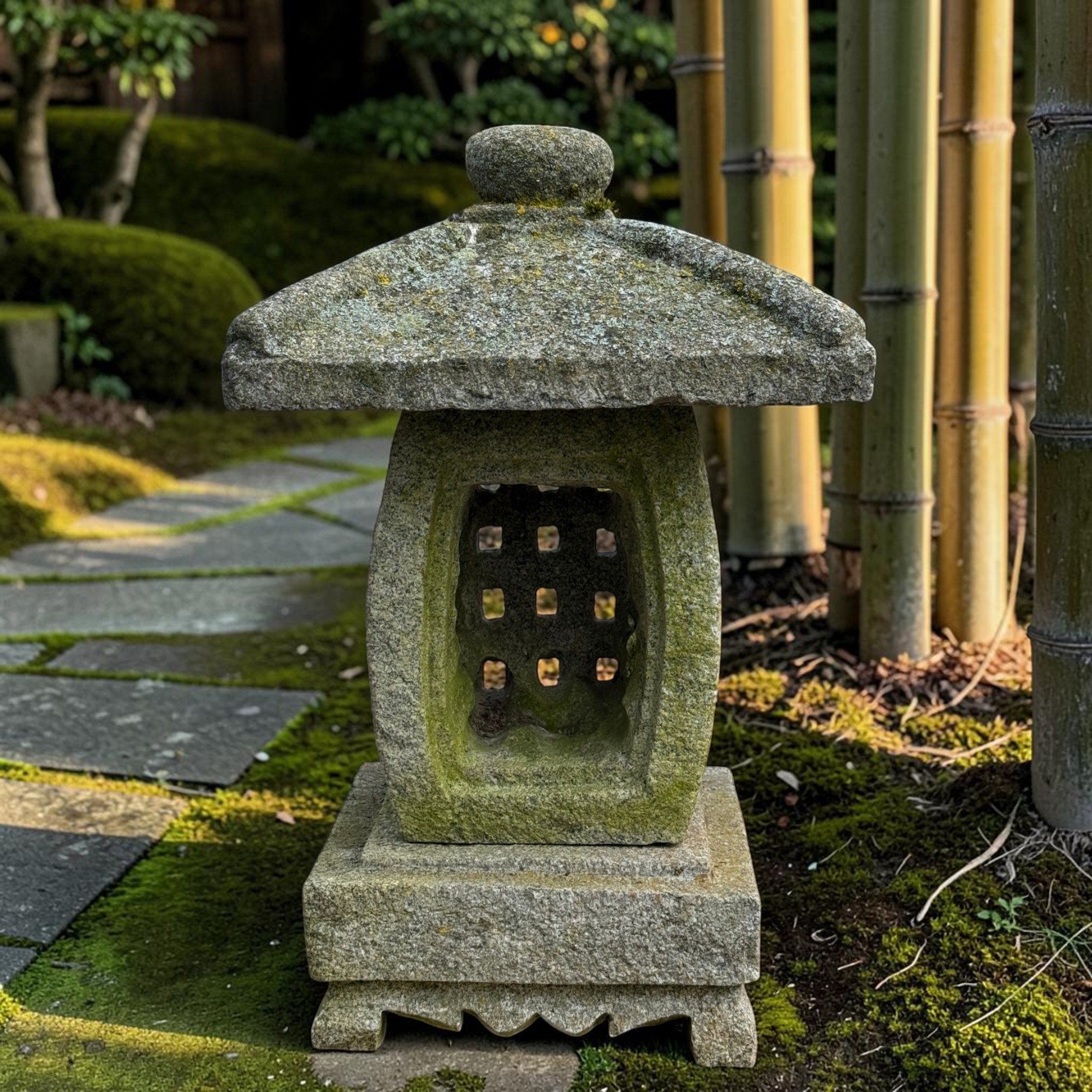 Alte Japanische Steinlaterne Granit 62cm - Ikekomi-Stil - Bemoost & Frostfest