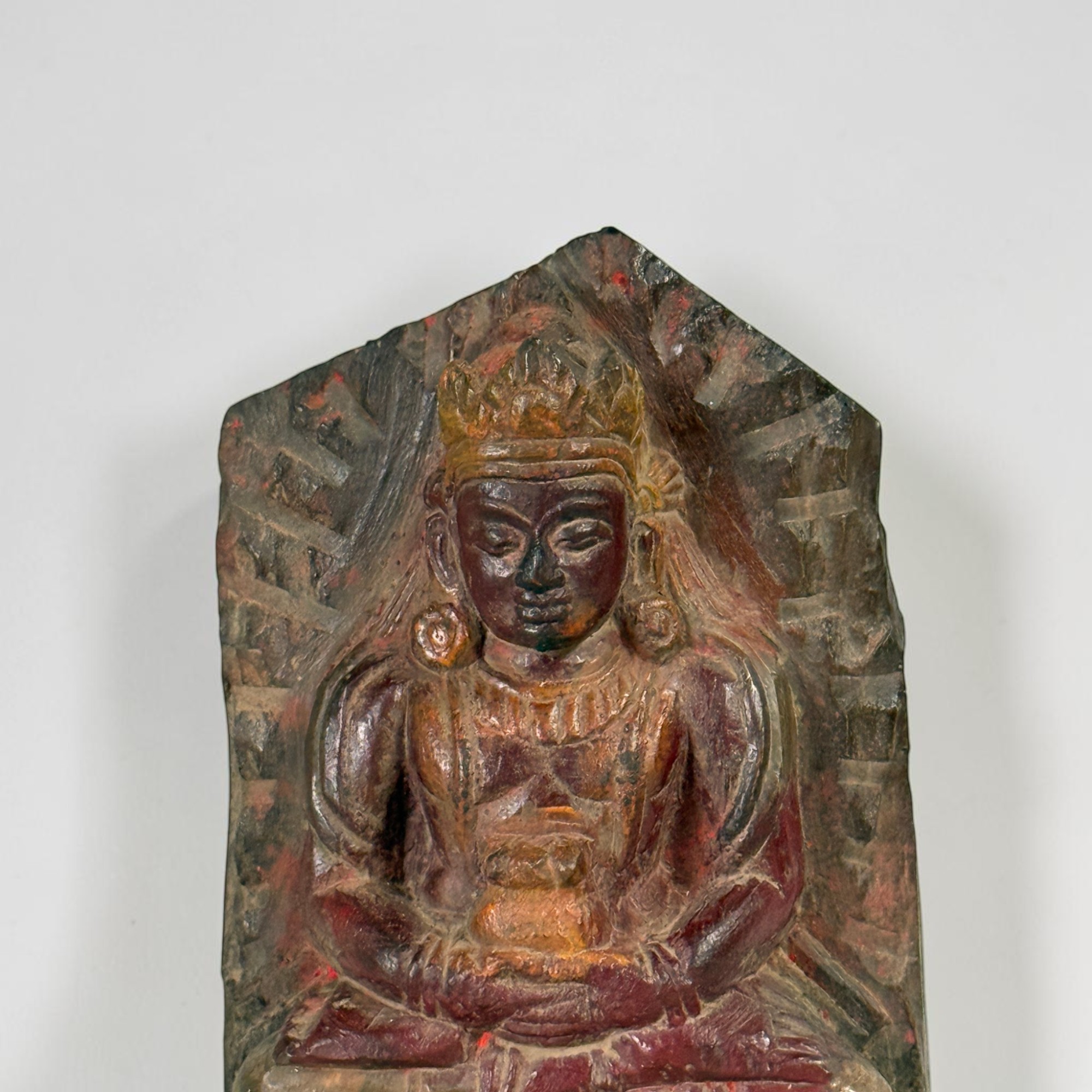 Alte Amitayus Buddha Figur aus Blackstone mit Lebensvase Nepal 14,5 cm