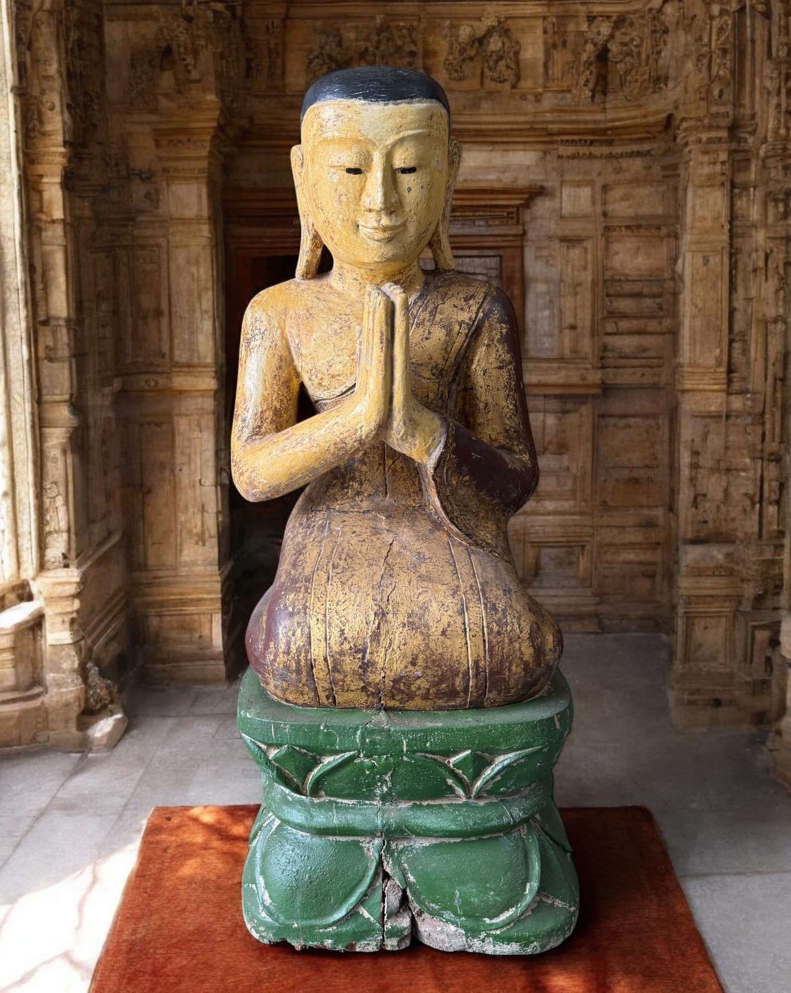 Moggallana-Mönch-Skulptur aus Holz, Burma 90 cm groß