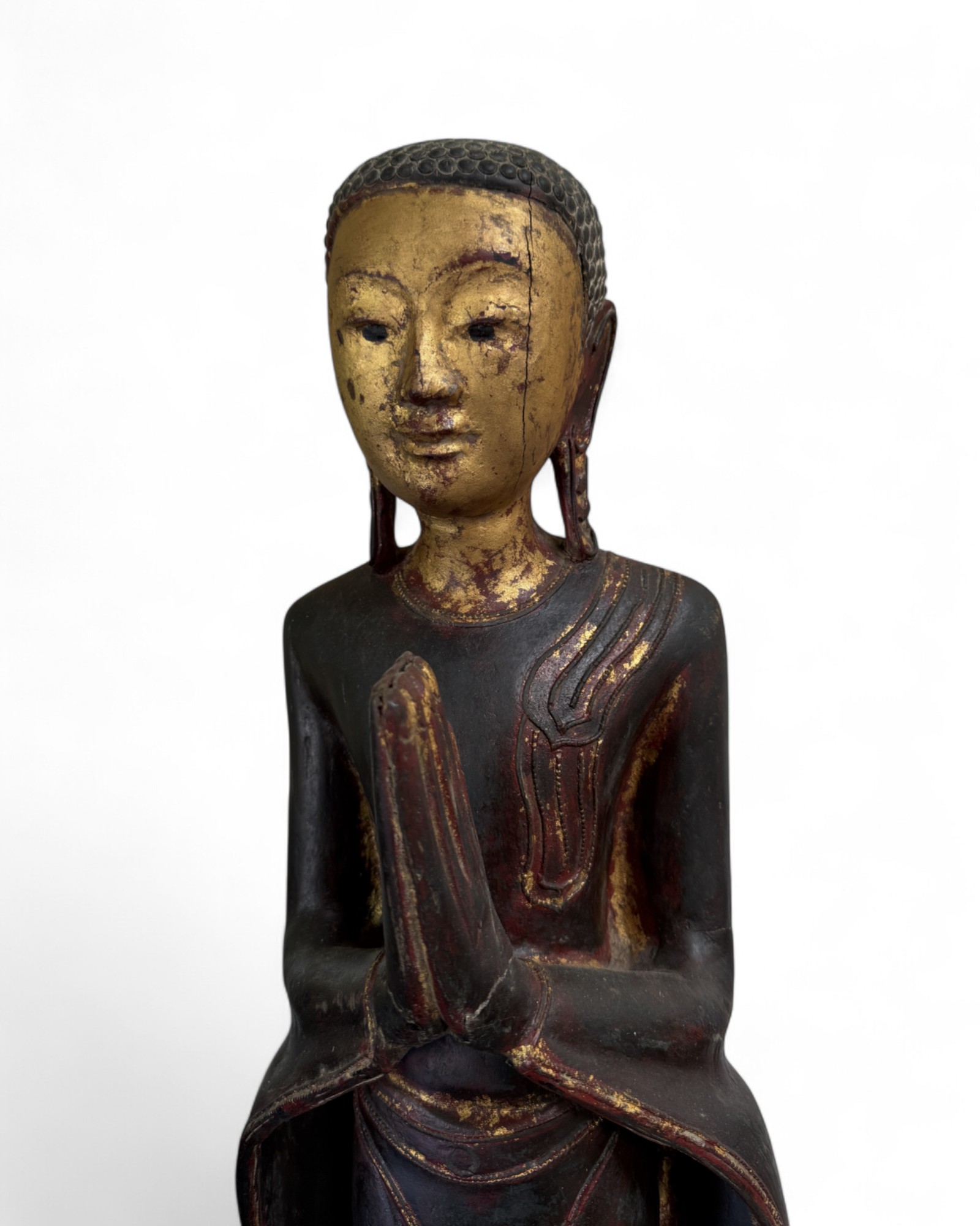 Buddha Adorant aus Burma – Teakholz, ca. 1900, vergoldet, 90 cm