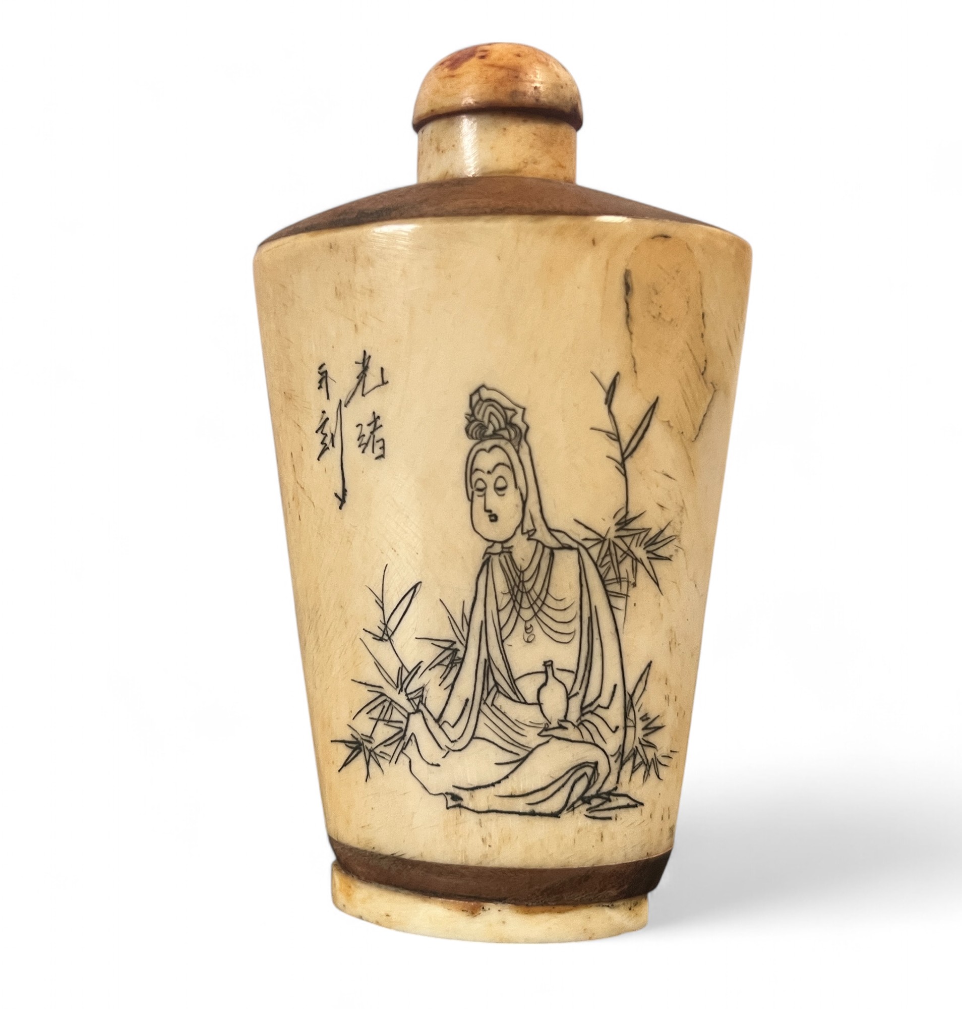 Altes Snuff Bottle aus Knochen mit Gravuren