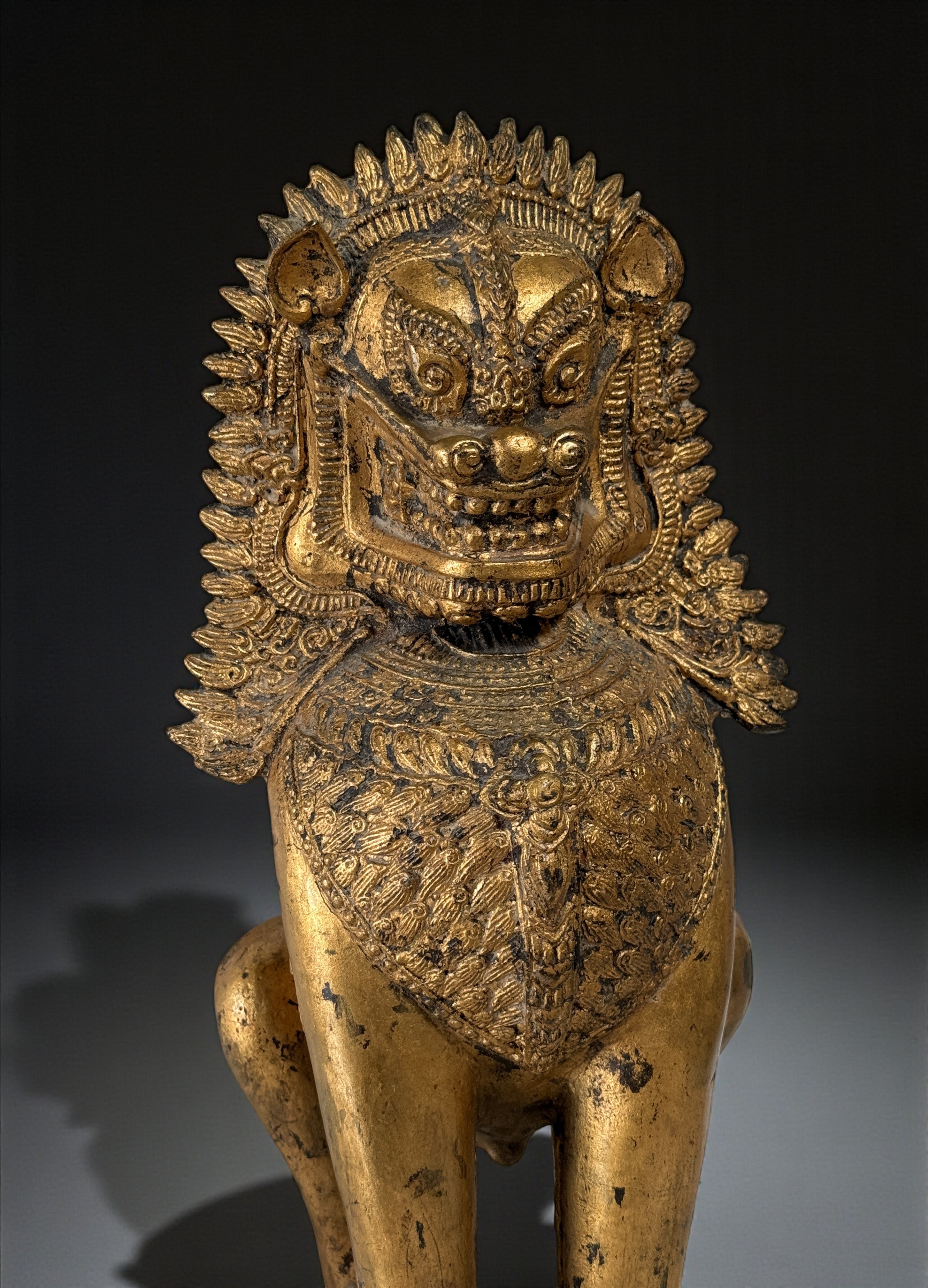 Thailändischer Wächterlöwe aus Bronze, 43 cm - Singha Skulptur