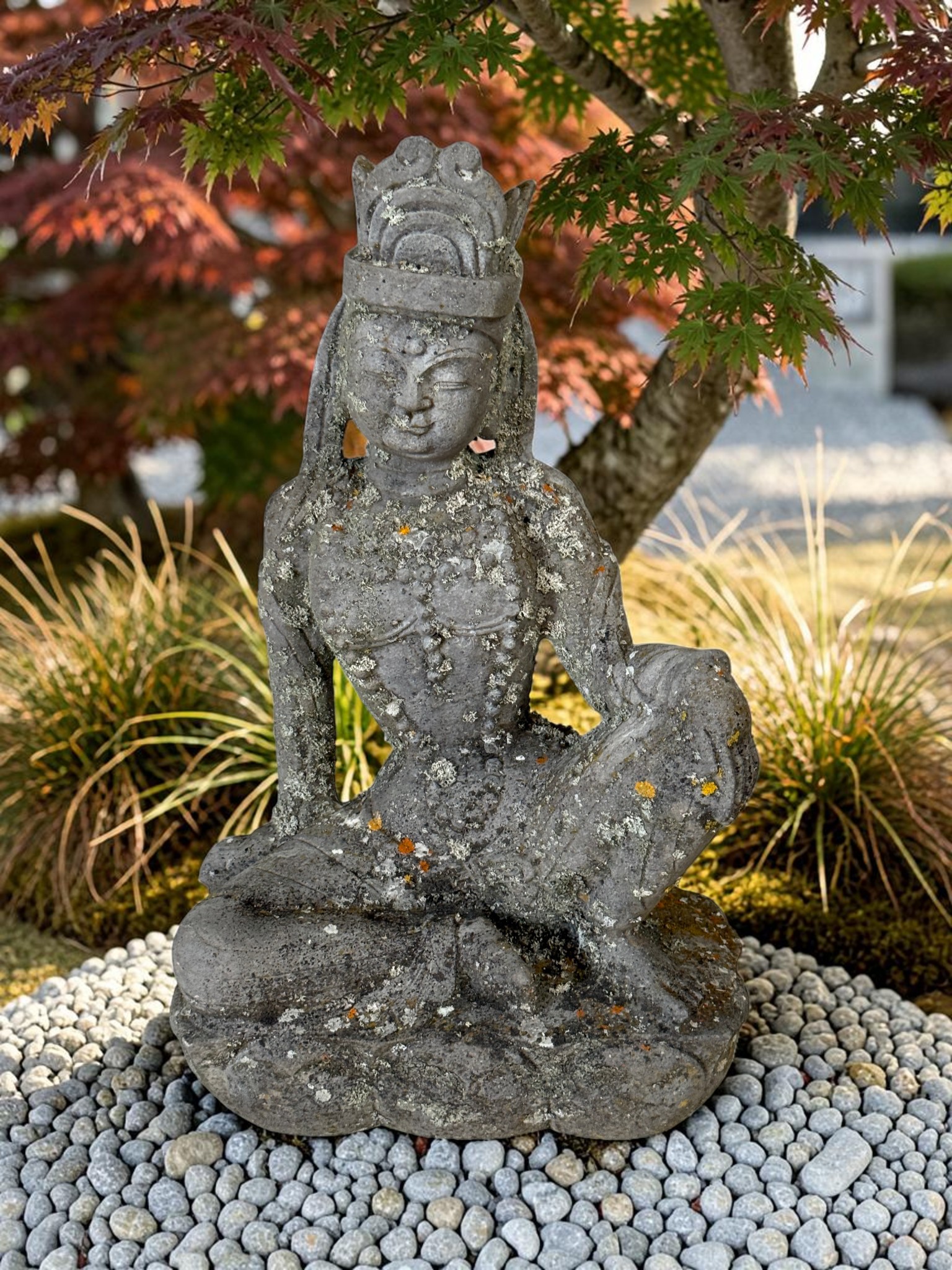 Guanyin Skulptur aus Naturstein – Alte asiatische Gartenfigur, 50 cm hoch