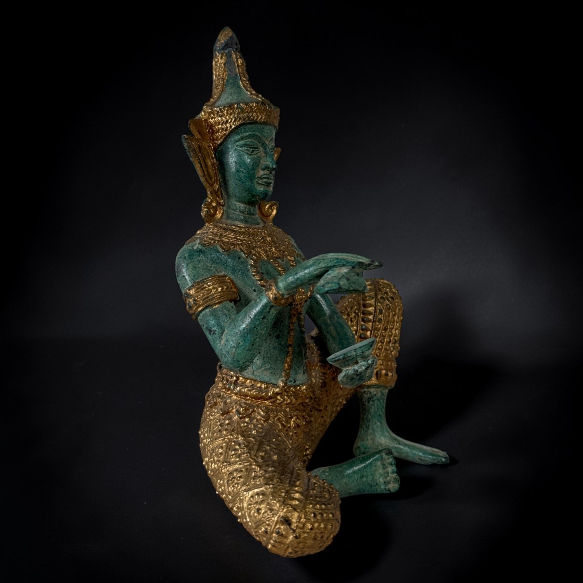 Thailändische Bronze Figur Thepphanom – Tempelmusiker Gold-Grün 14,5cm