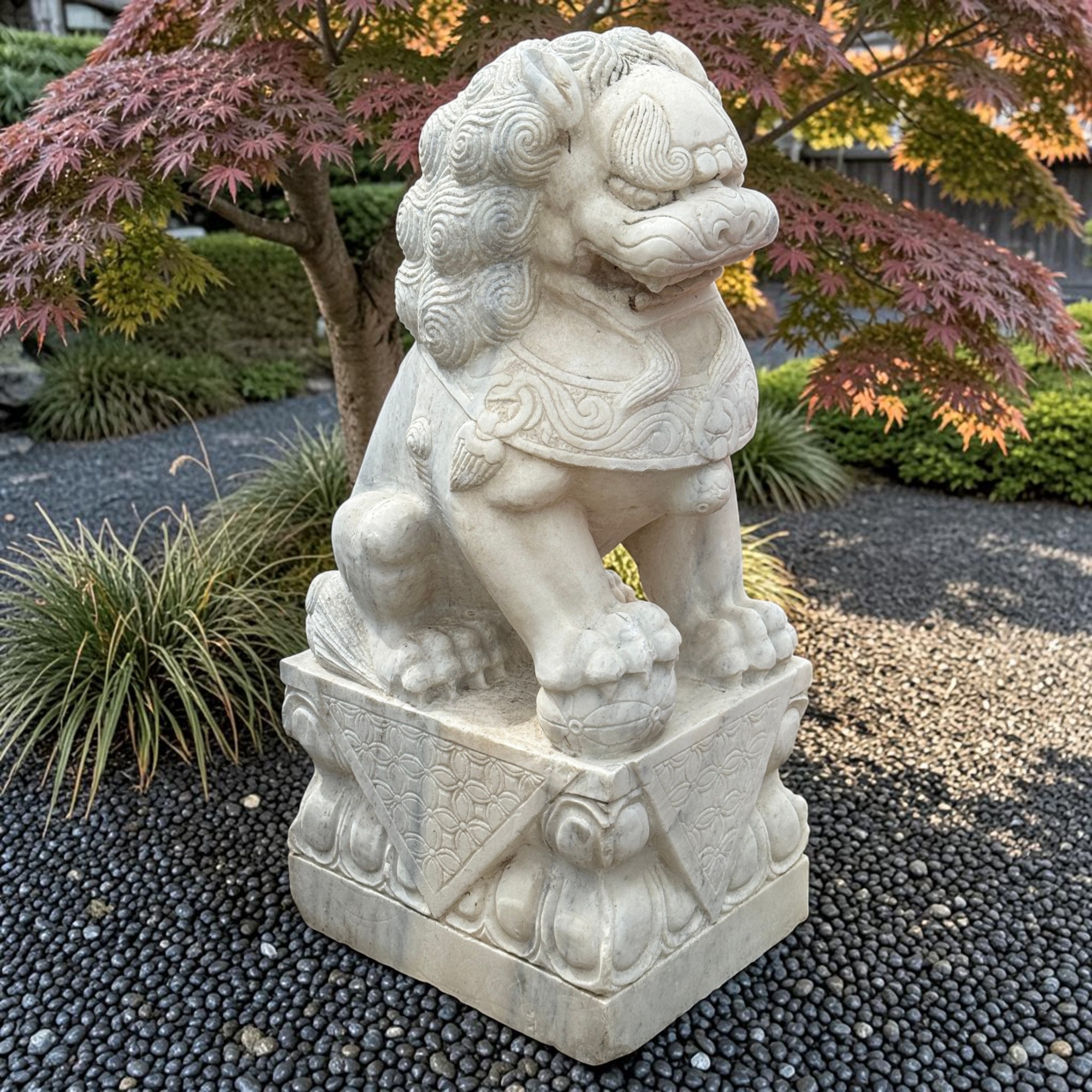 Wächterlöwen Marmorstein Paar 86 cm – Große Chinesische Fu Löwen alt