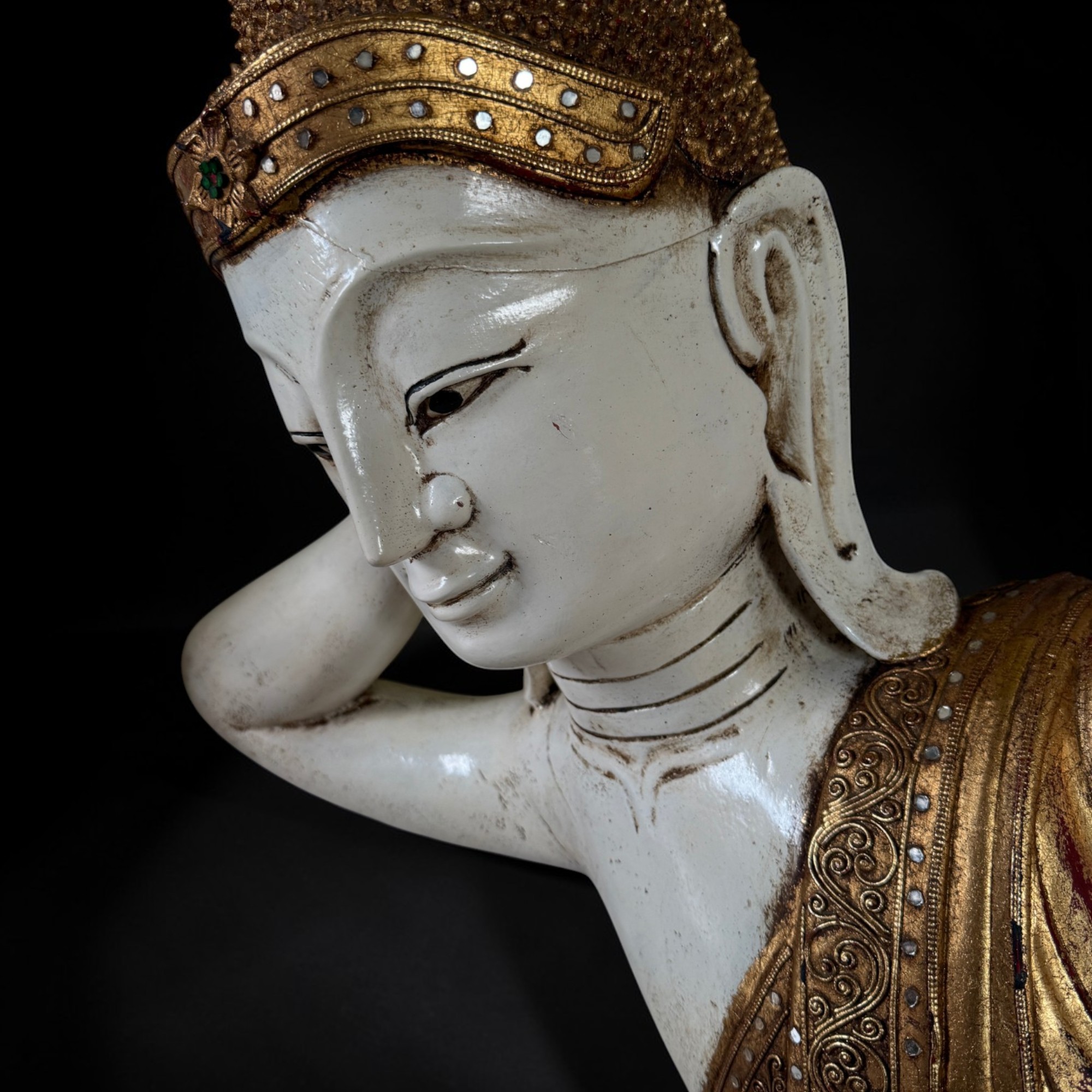 Liegender Nirvana Buddha 153cm – Handgeschnitzt mit Blattgold – ca. 50 Jahre alt