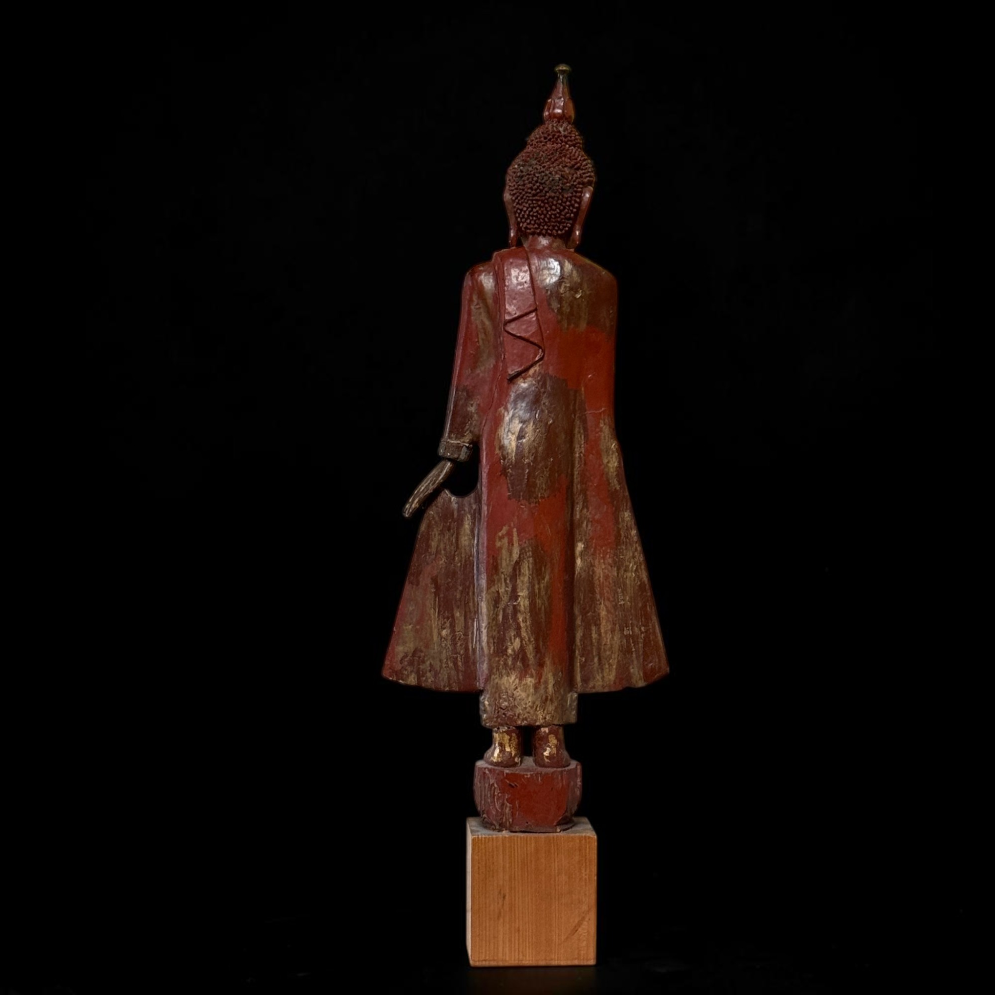 Stehender Buddha aus Holz, Burma, Rotlack, Restvergoldung, Glasmosaik, 114 cm