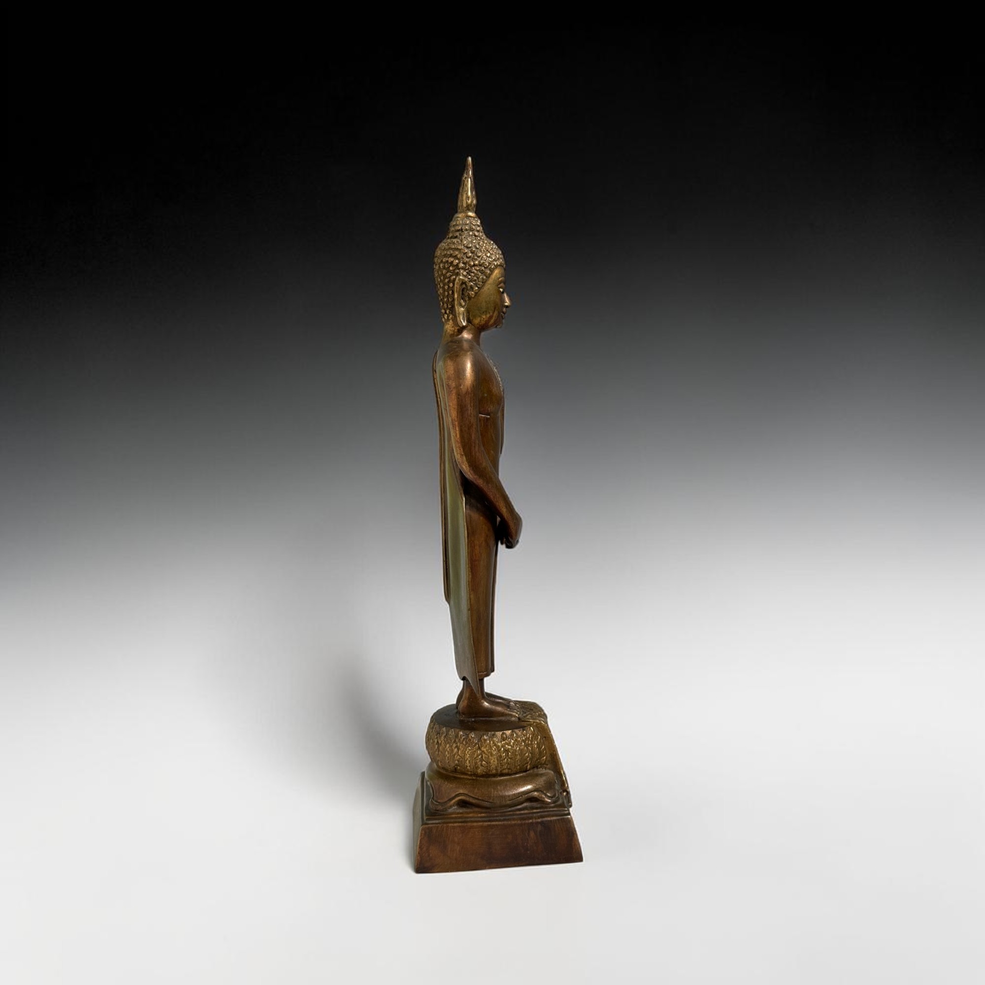 Thailändischer Sonntag-Buddha aus Bronze, Unikat aus Nordthailand, 1980er Jahre