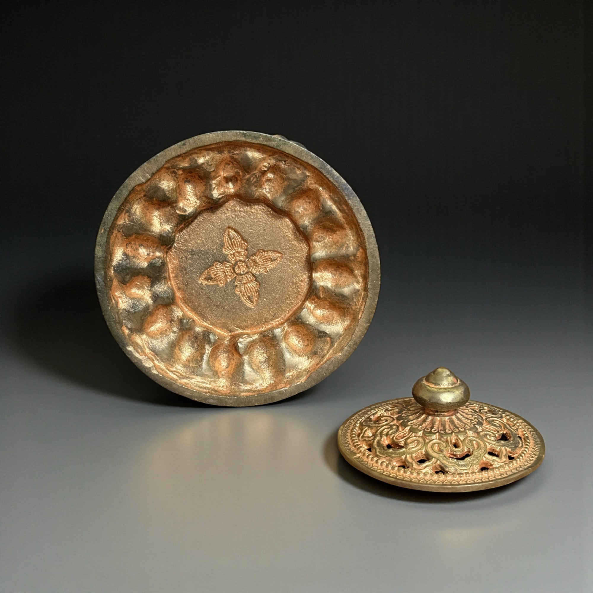 Chinesisches Räuchergefäß aus Bronze mit Glückssymbolen