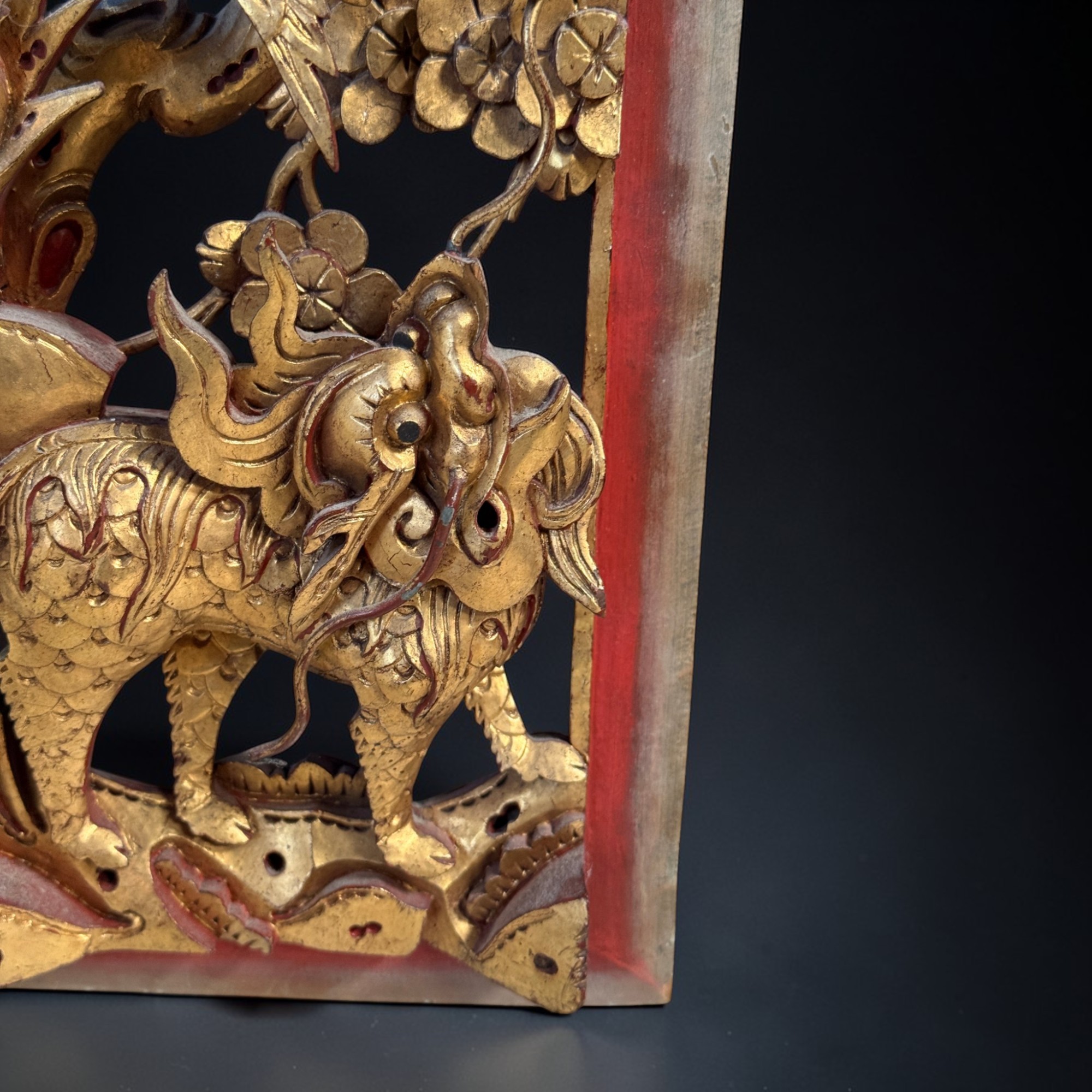 Holzschnitzerei Qilin Relief – China 19./20. Jh.