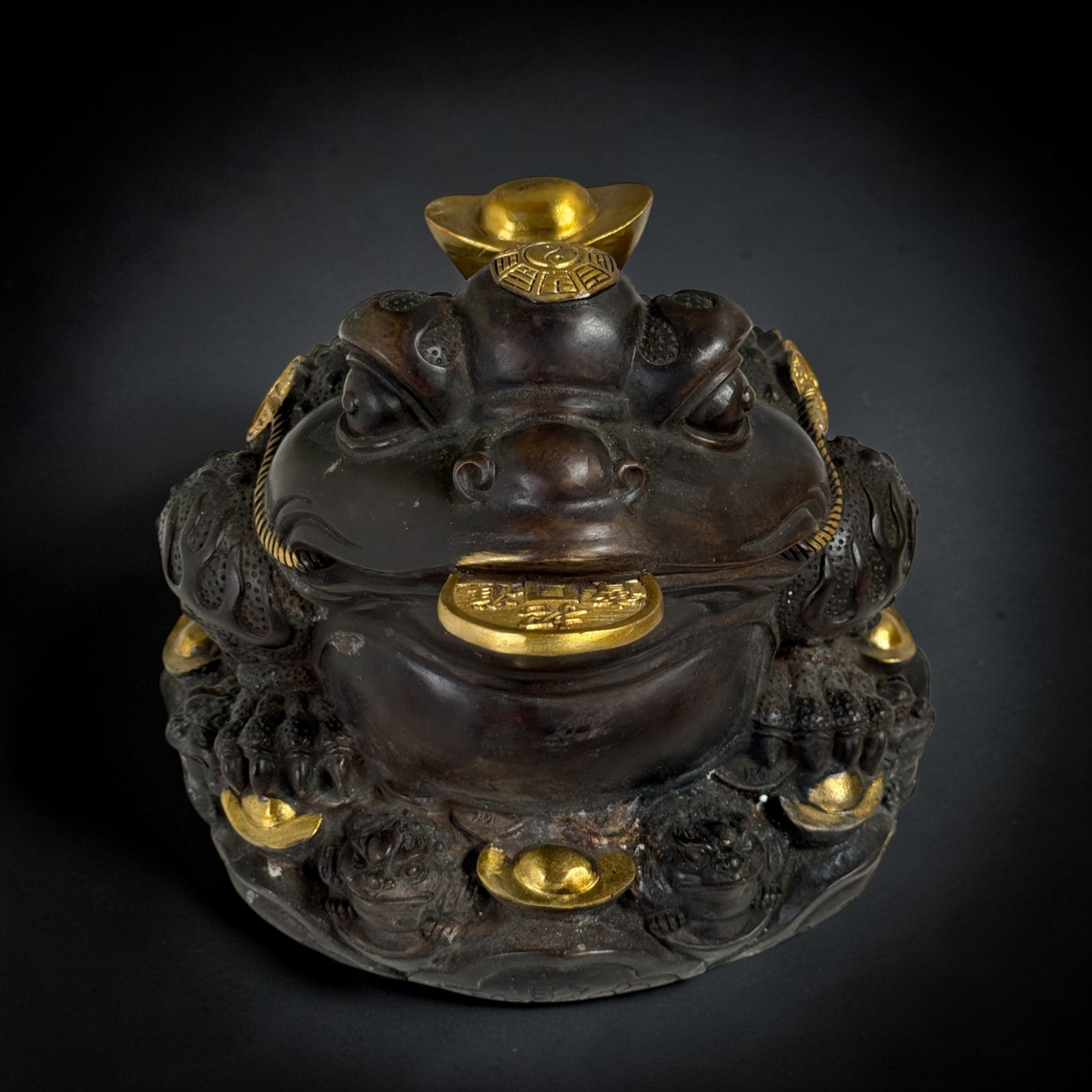 Geldfrosch Bronze – Dreibeinige Geldkröte aus China als Reichtumssymbol