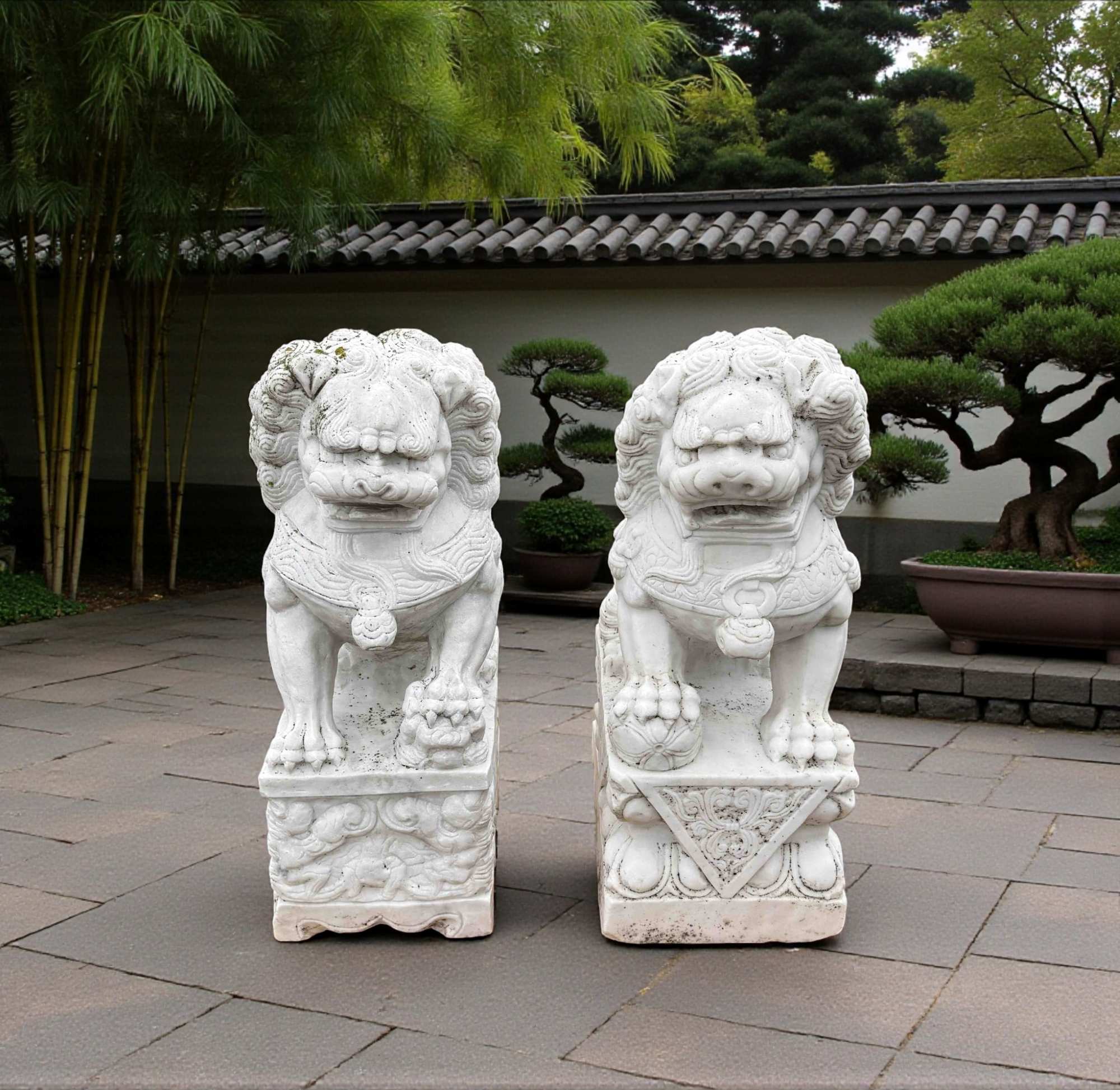 Chinesische Tempellöwen aus Marmorstein - Fudogs