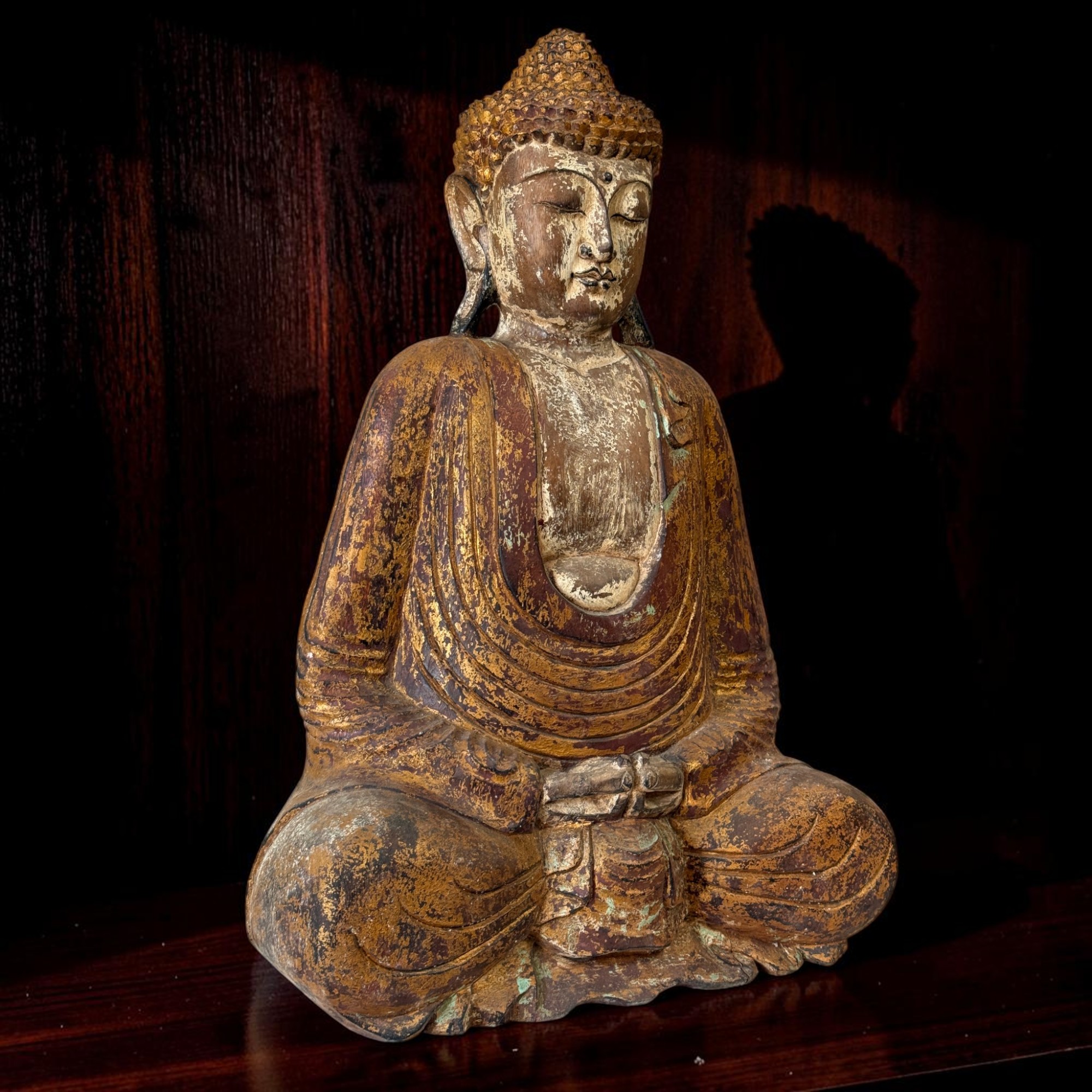 Massiver Suarholz Buddha Meditierend – Handarbeit & Vintage-Look (65 cm)