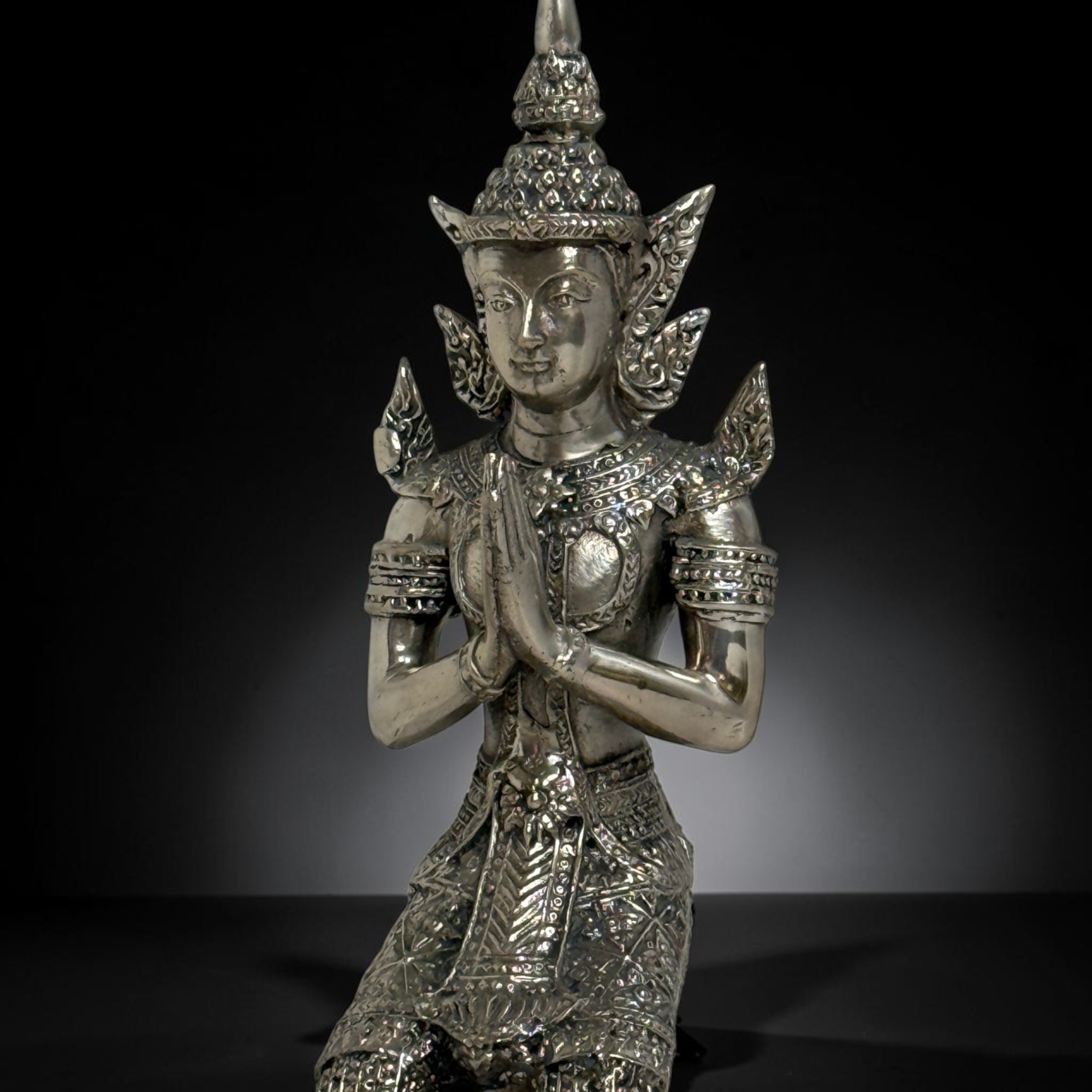 Thailand Tempelwächter aus Bronze – Kniende Thepphanom Figur (17,5 cm)