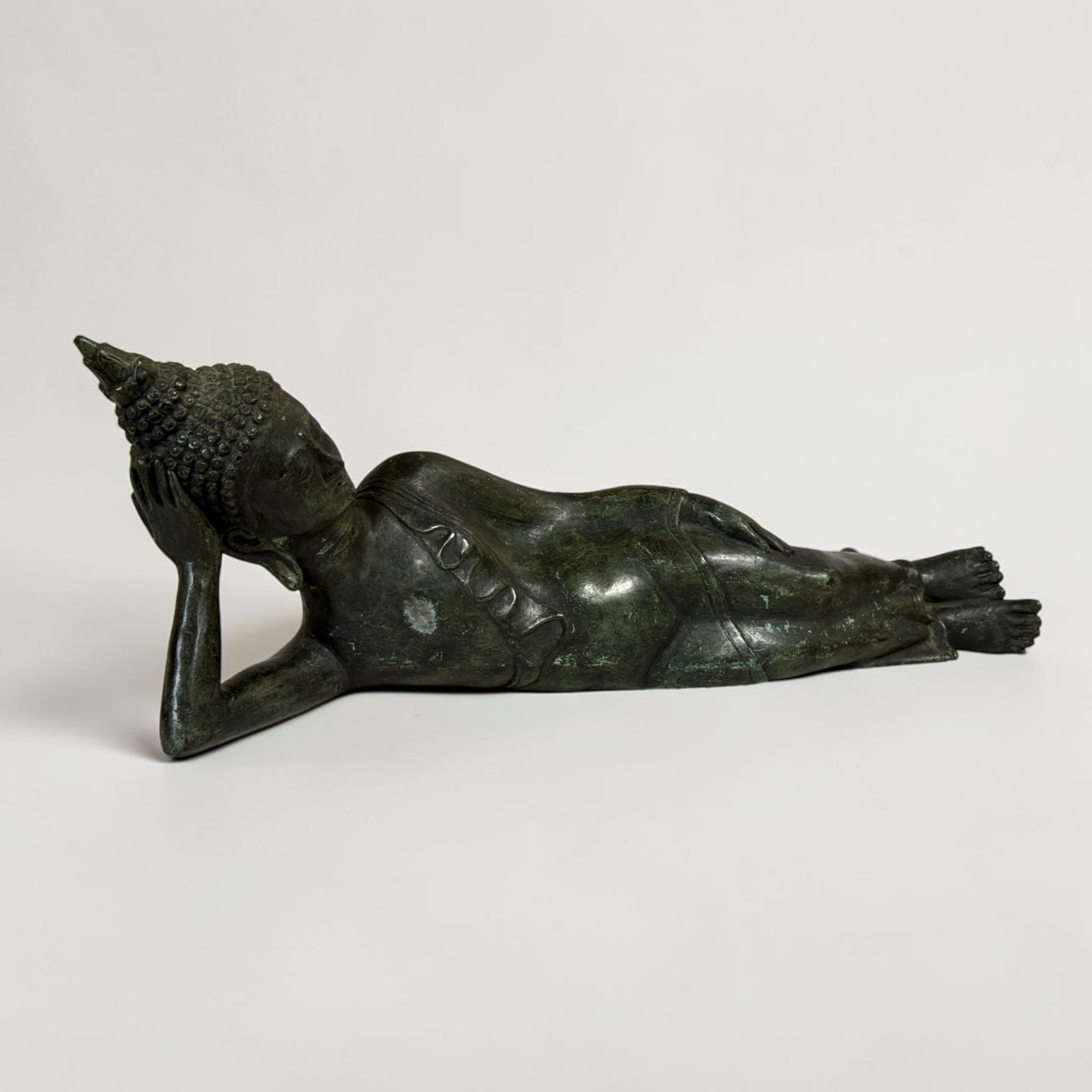 Alter liegender Nirvana Buddha aus Bronze Thailand