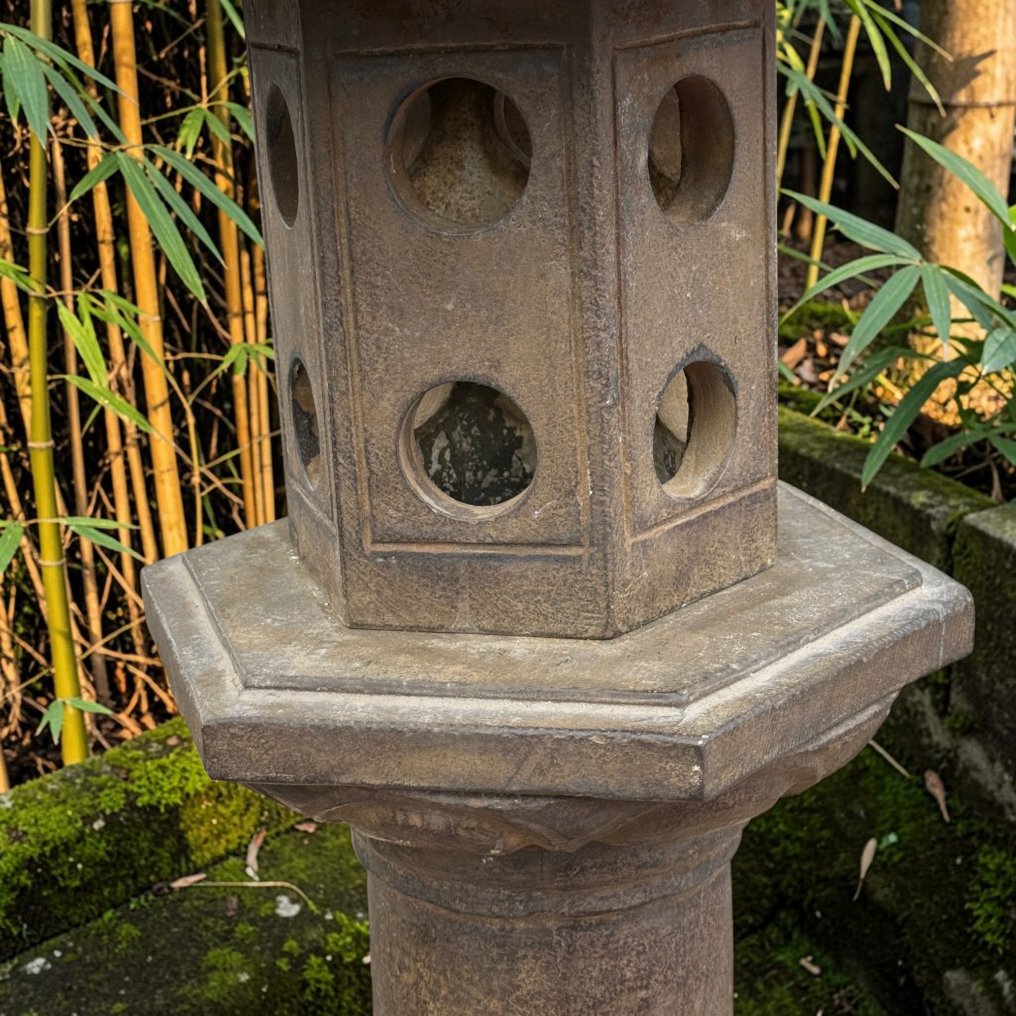 Traditionelle Steinlaterne China - Geisterhaus aus Naturstein - 60 kg