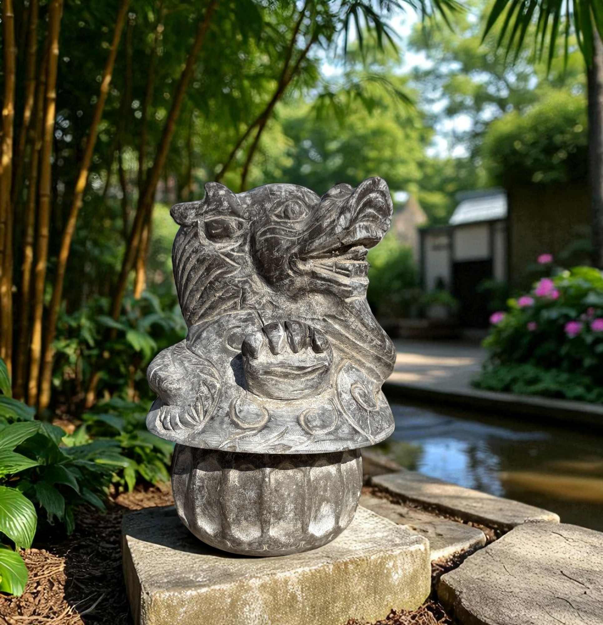 Chinesischer Drachen Wächter – Naturstein Gartenfigur für Schutz & Glück
