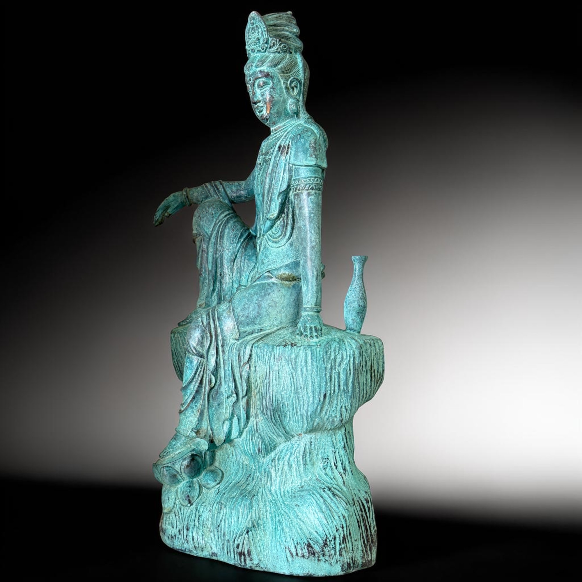 Alte Guanyin Bronze Figur – Bodhisattva des Mitgefühls China (ca. 30-40 J.)