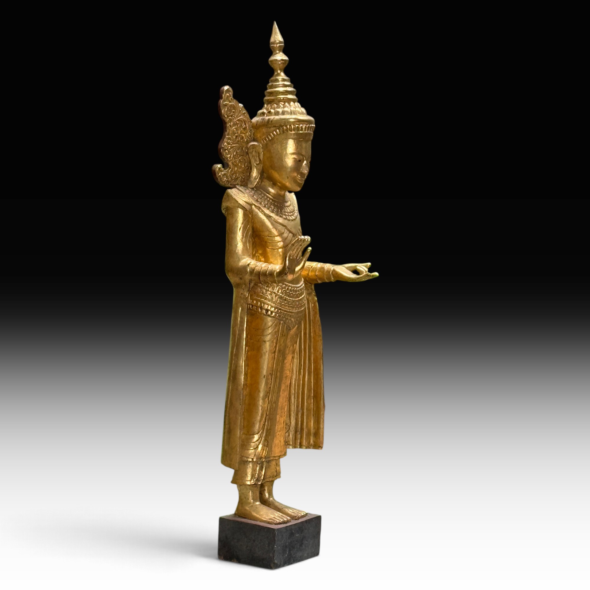 Alte Buddha Statue Teakholz Burma – Königsbuddha Jambupati vergoldet, 155 cm