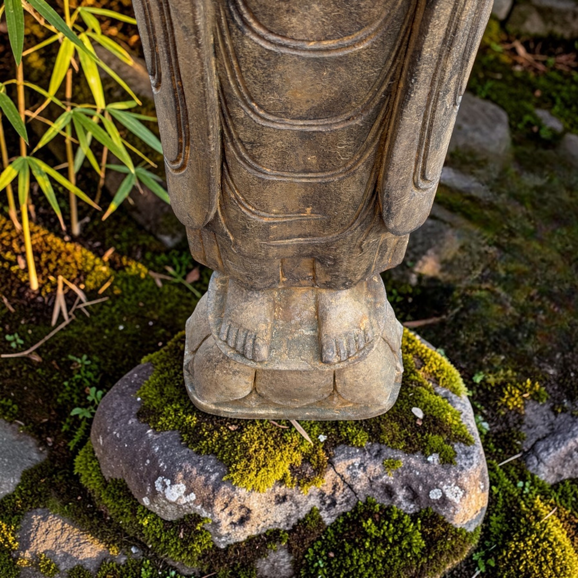 Große Garten Buddha Statue aus Naturstein mit ruhender Handhaltung