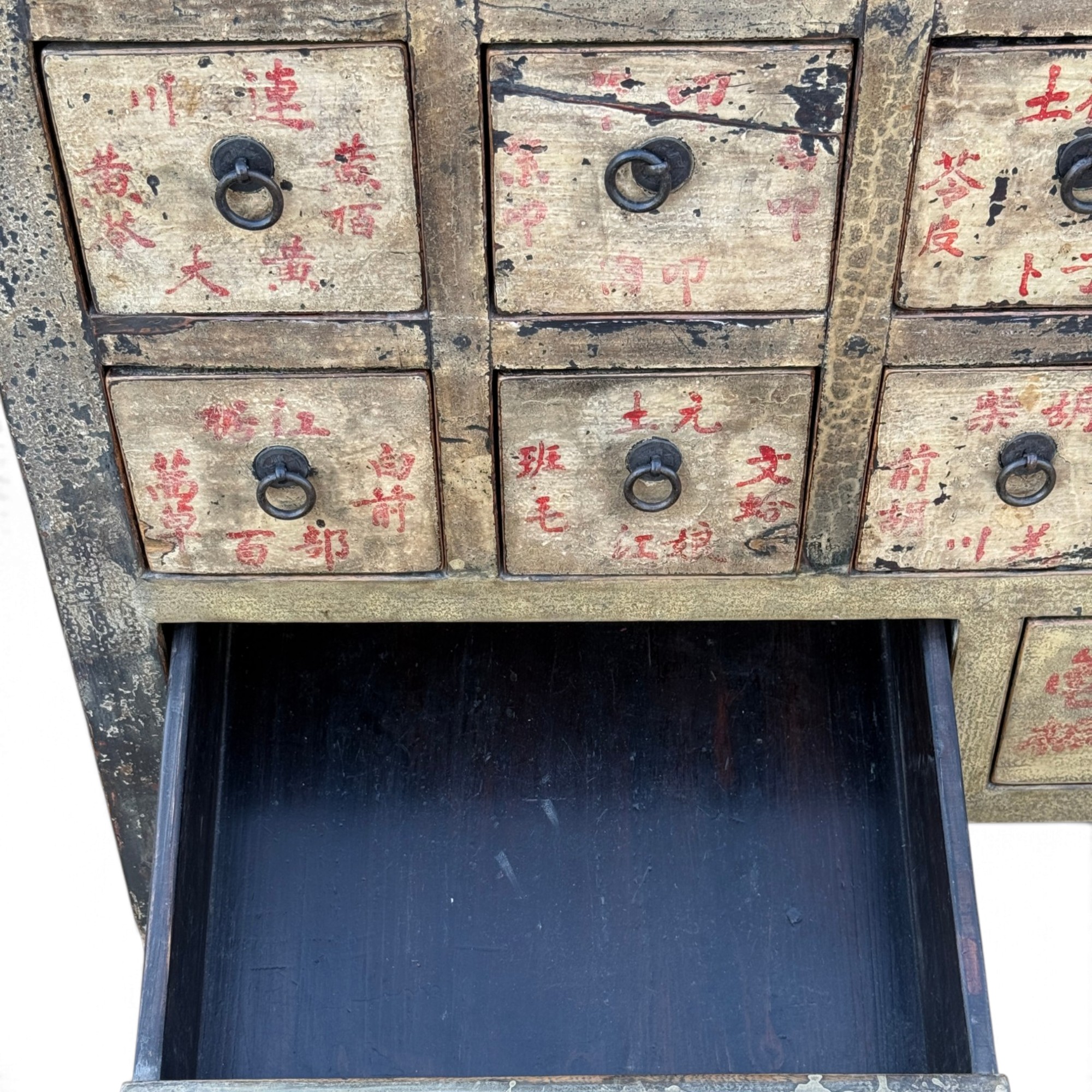 Alter chinesischer Apothekerschrank aus Ulmenholz, polychrom gefasst, 170 cm