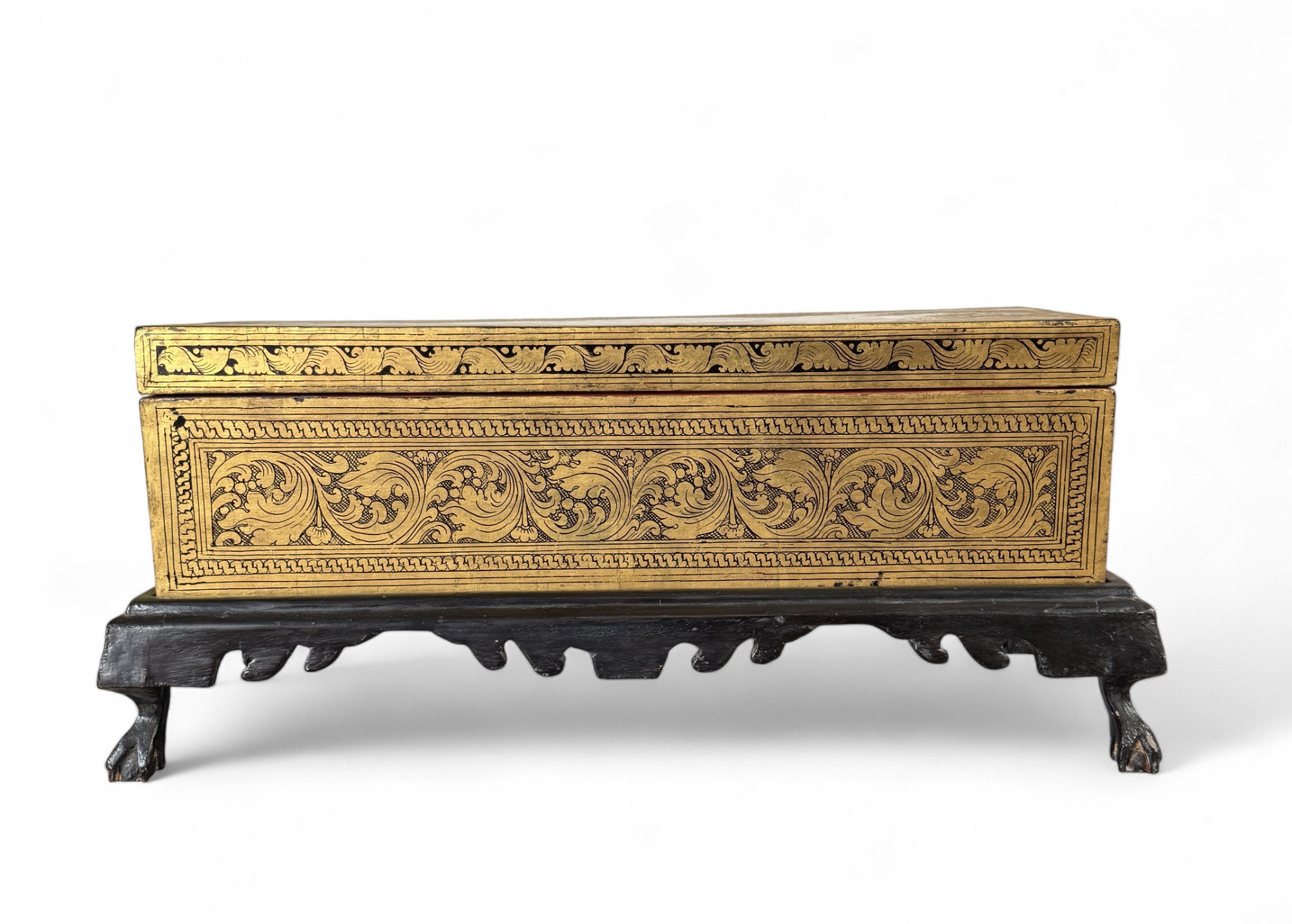 Burmesische Mönchstruhe aus Holz mit Lackmalerei – ca. 80–100 Jahre alt